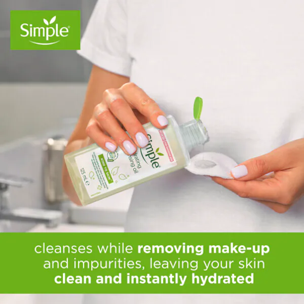 Simple Kind to Skin kosteuttava vegaaninen kasvojenpuhdistusaine 125ml