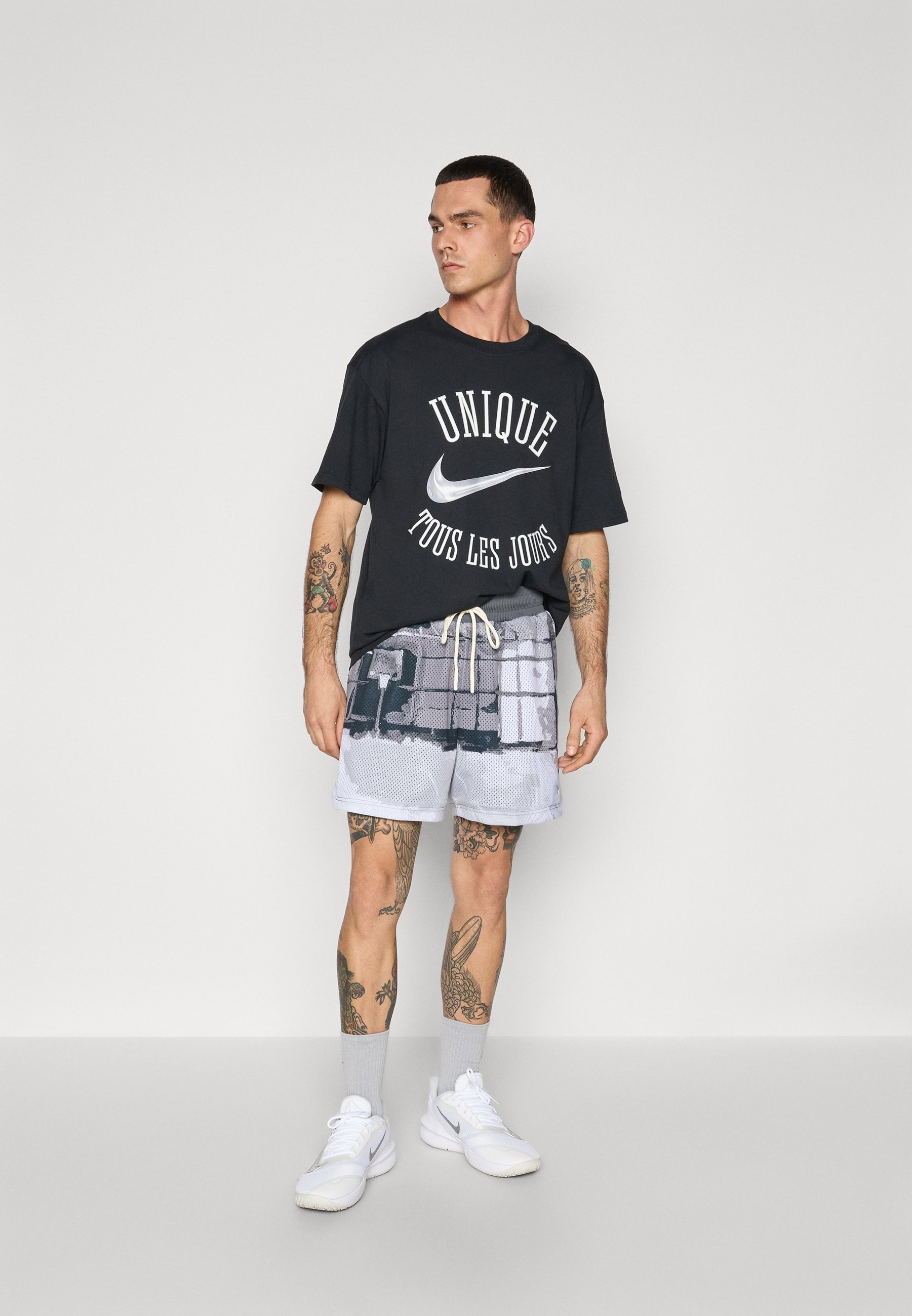 Nike Performance SHORT NAOS - Sportsshorts - iron grey/pale ivory
