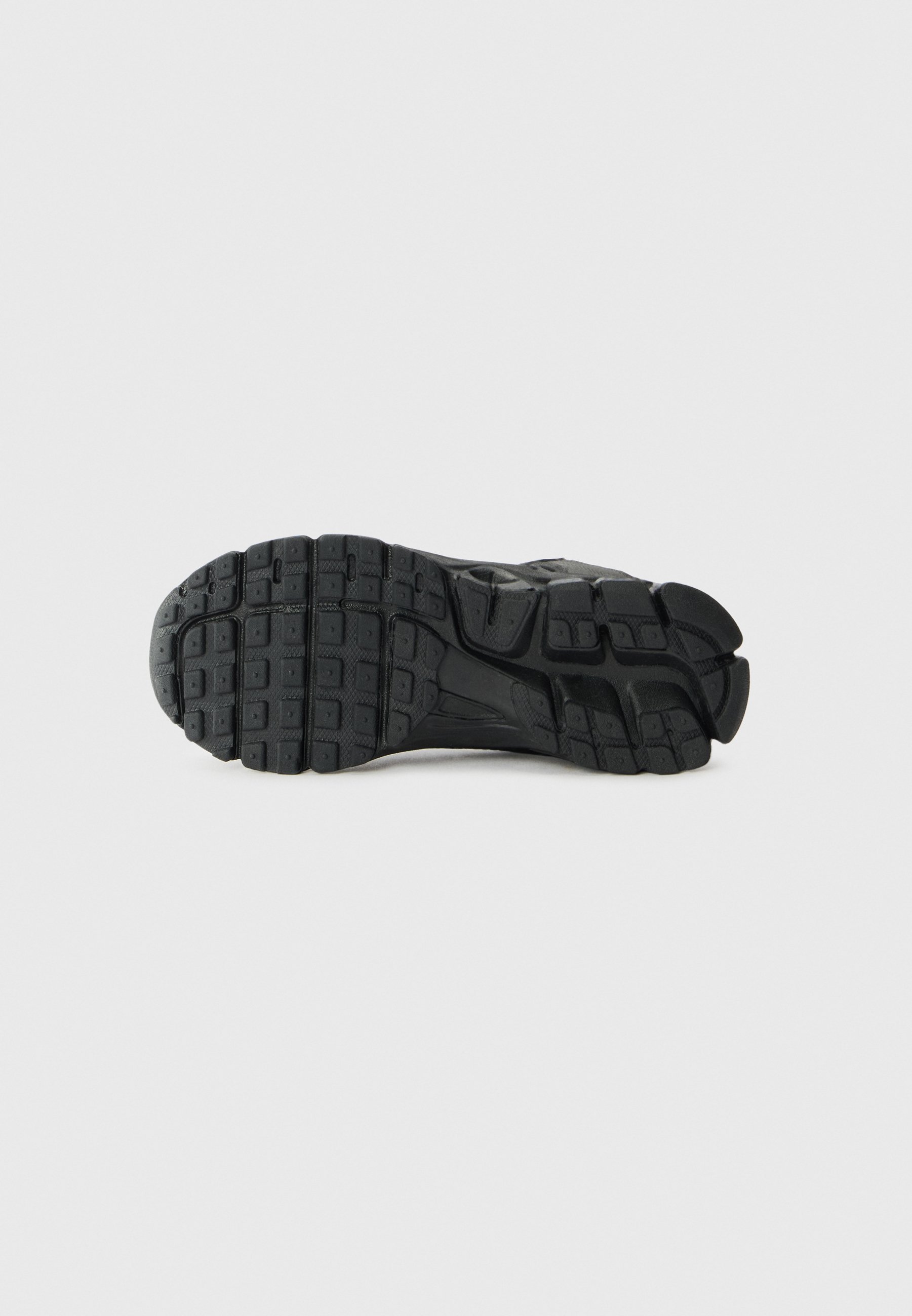 Nike Sportswear VOMERO 5 UNISEX - Edzőcipő - fekete