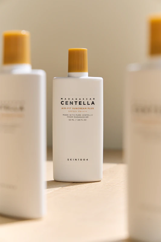 SKIN1004 Madagaskar Centella Air-Fit Suncream Plus minerálny ochranný krém pre citlivú pleť SPF 50+