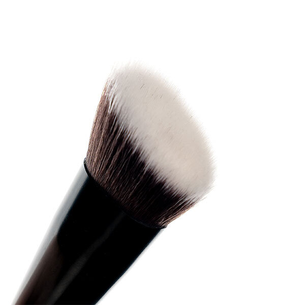 Brushworks nr. 9 schuine platte kwast voor het polijsten van foundation