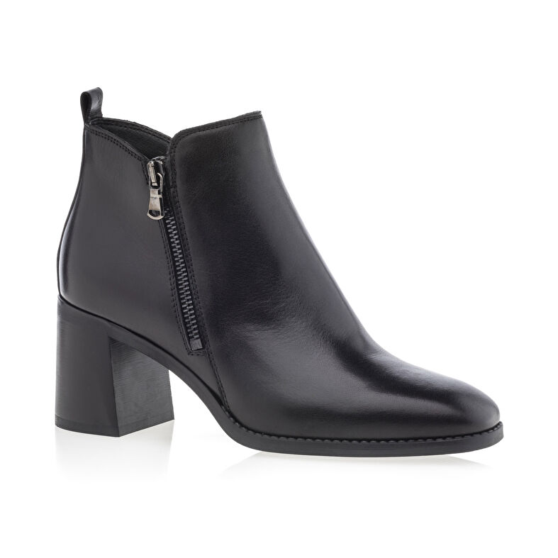 Schwarze Damenstiefel / Stiefeletten