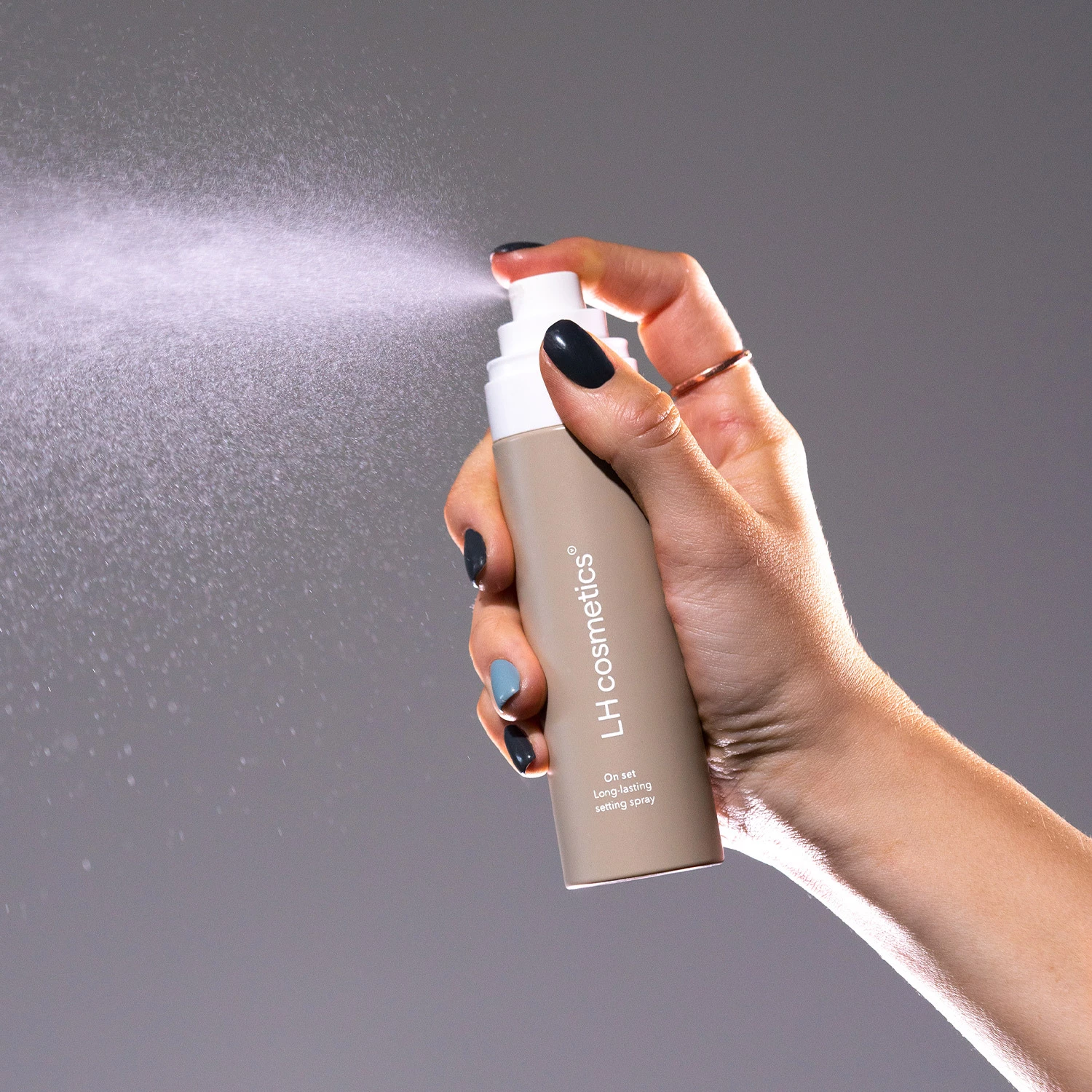 On Set - Spray fixator de lungă durată - LH cosmetics