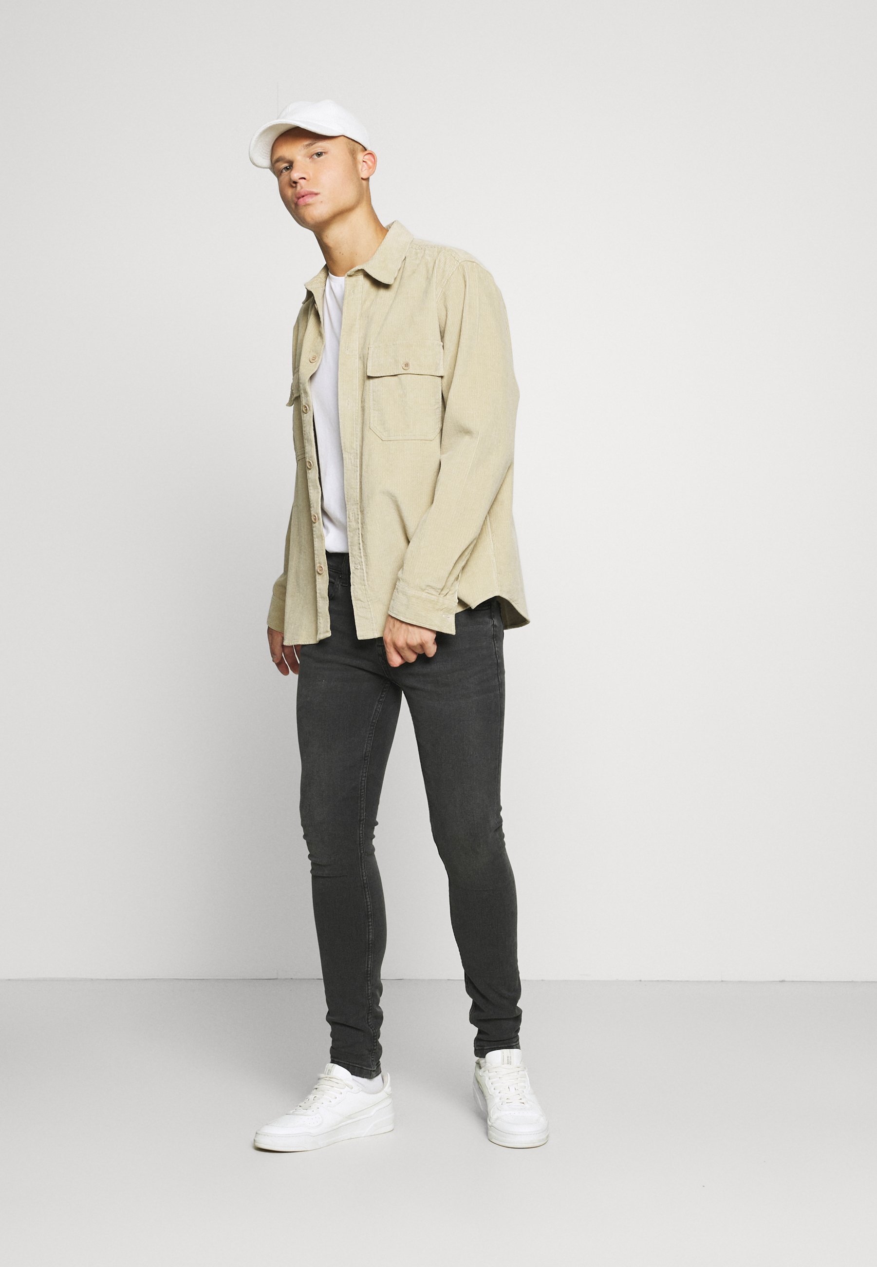Only & Sons ONSWARP LIFE WASHED - Oprijete kavbojke - črne