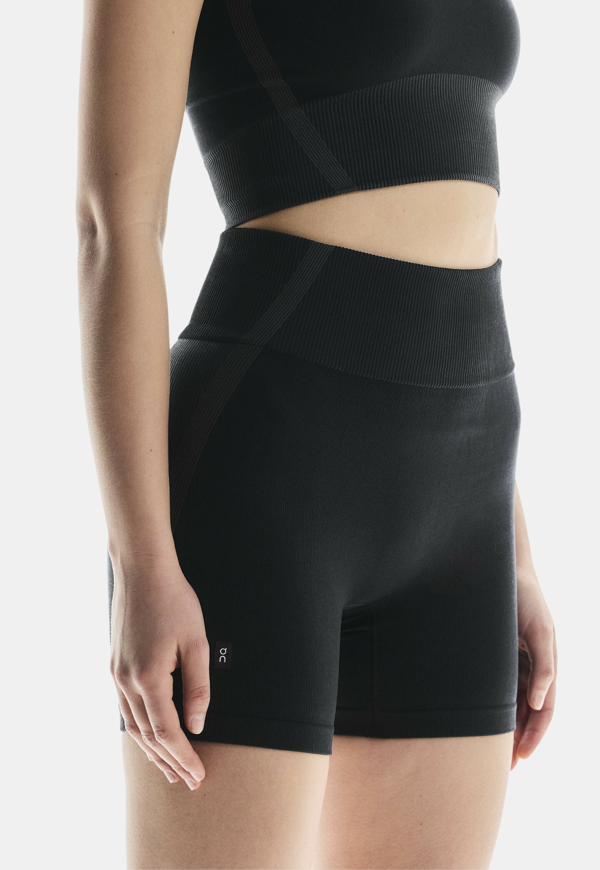 Op STUDIO - Sportshorts - zwarte eclipse