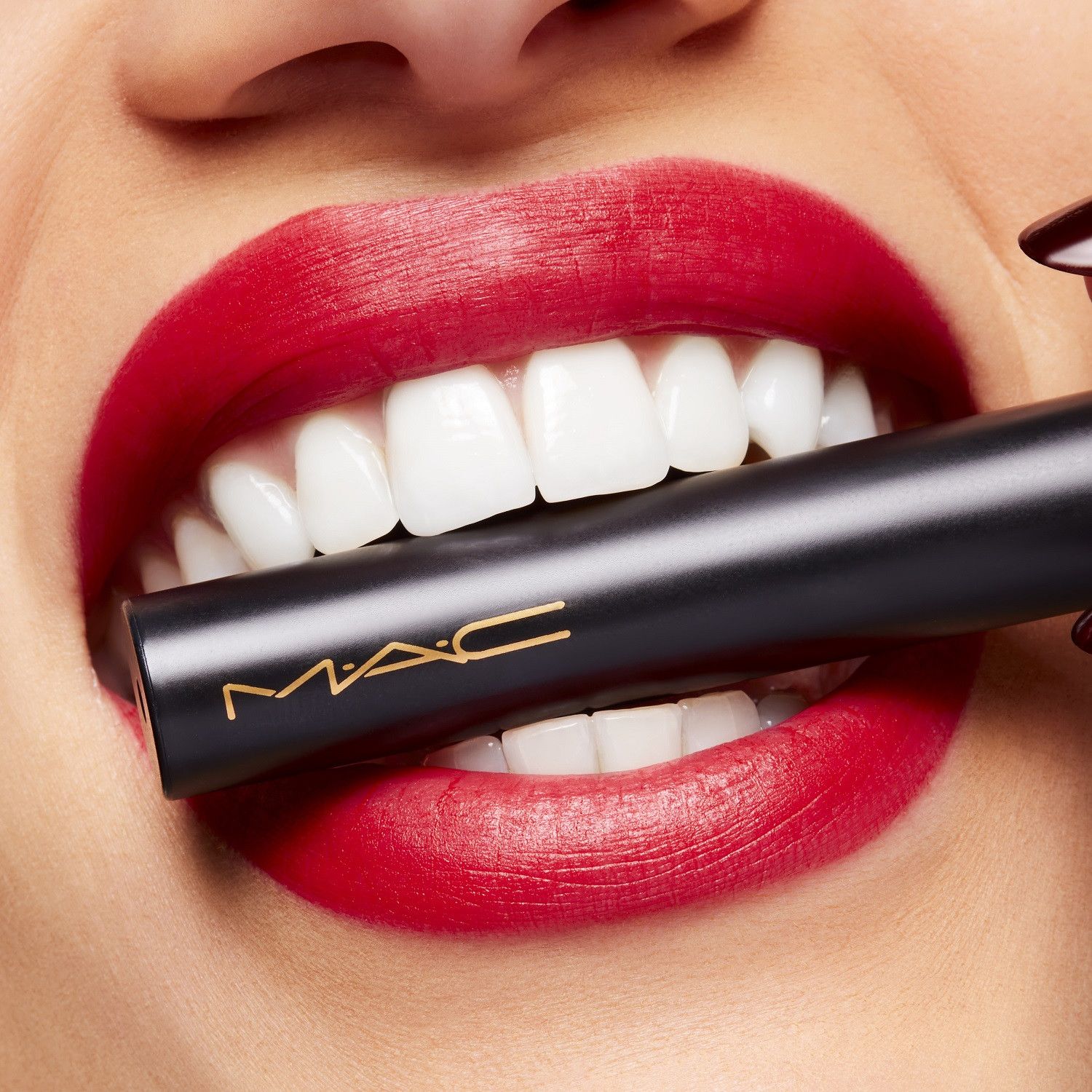 Powder Kiss Velvet Blur matēta lūpu krāsa Luksusa lūpu krāsas