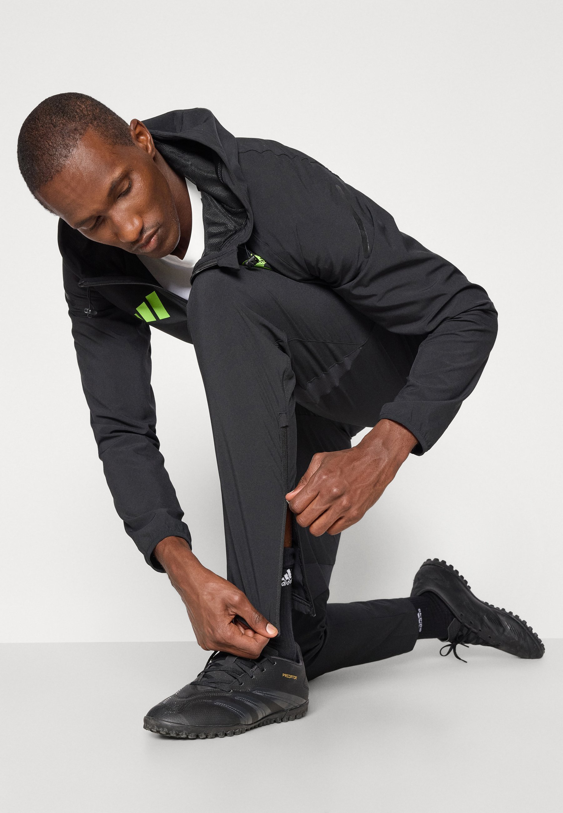 Adidas Performance REAL MADRID TIRO25 PRO VIS TECH TRAVEL PANT - Abbigliamento da club - nero/limone lucido