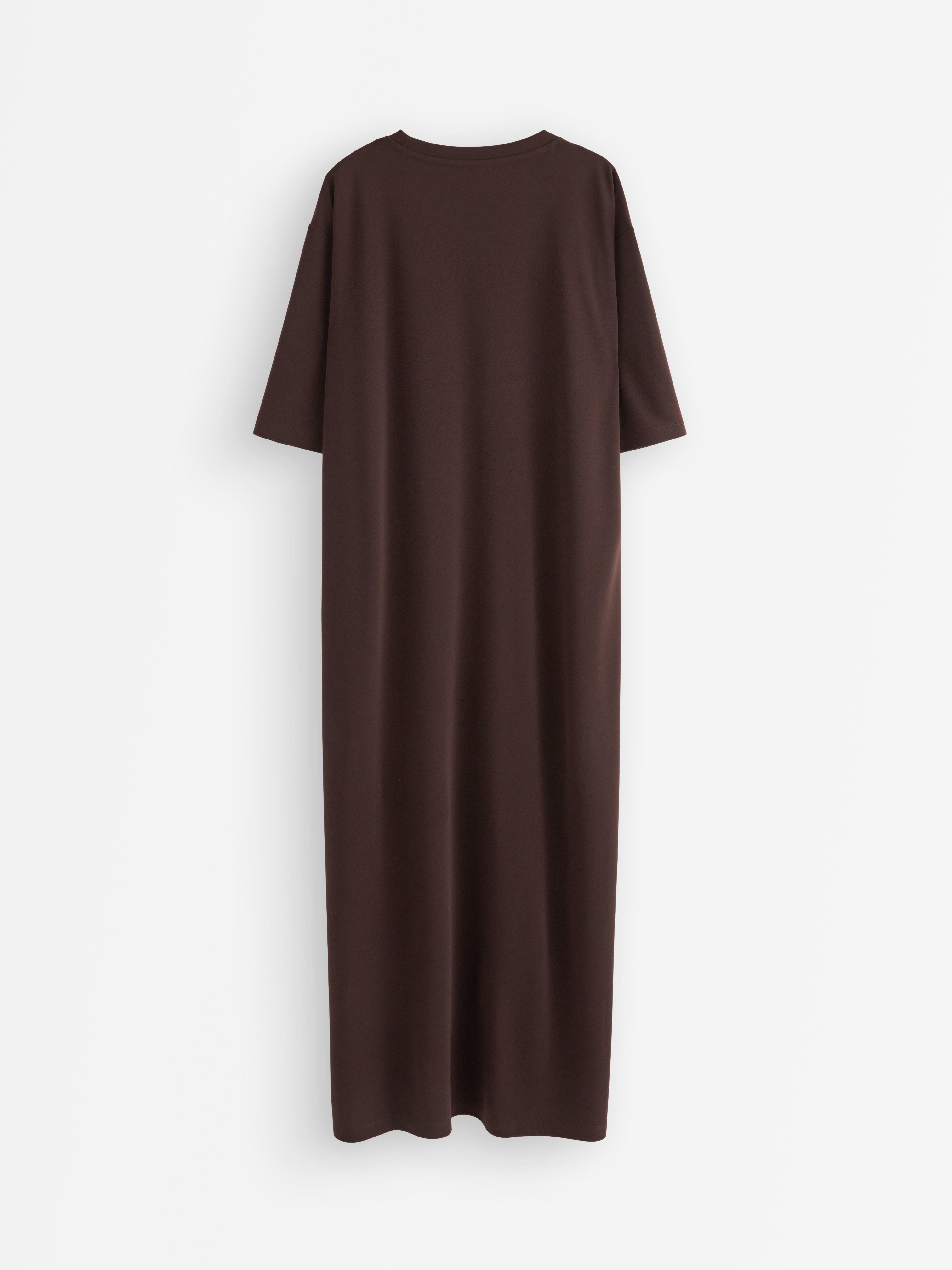 Camiseta midi marrom escuro