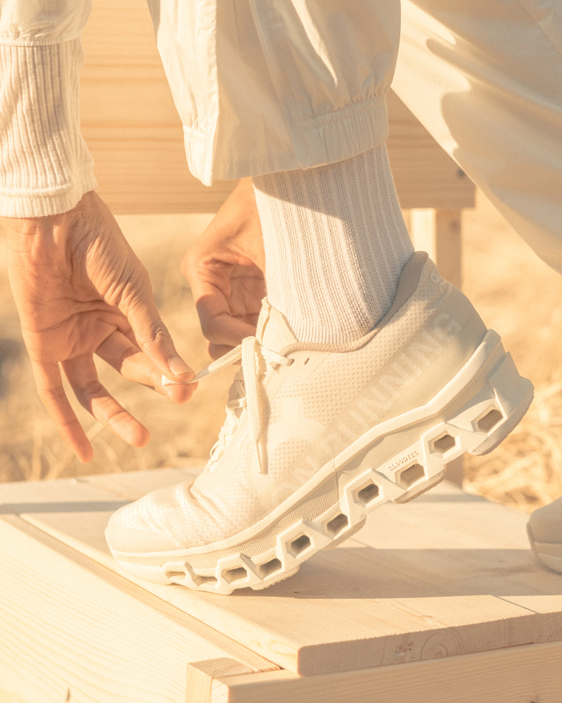 On Cloudmonster 2 INVINCIBLE herenschoenen in ivoor | wit