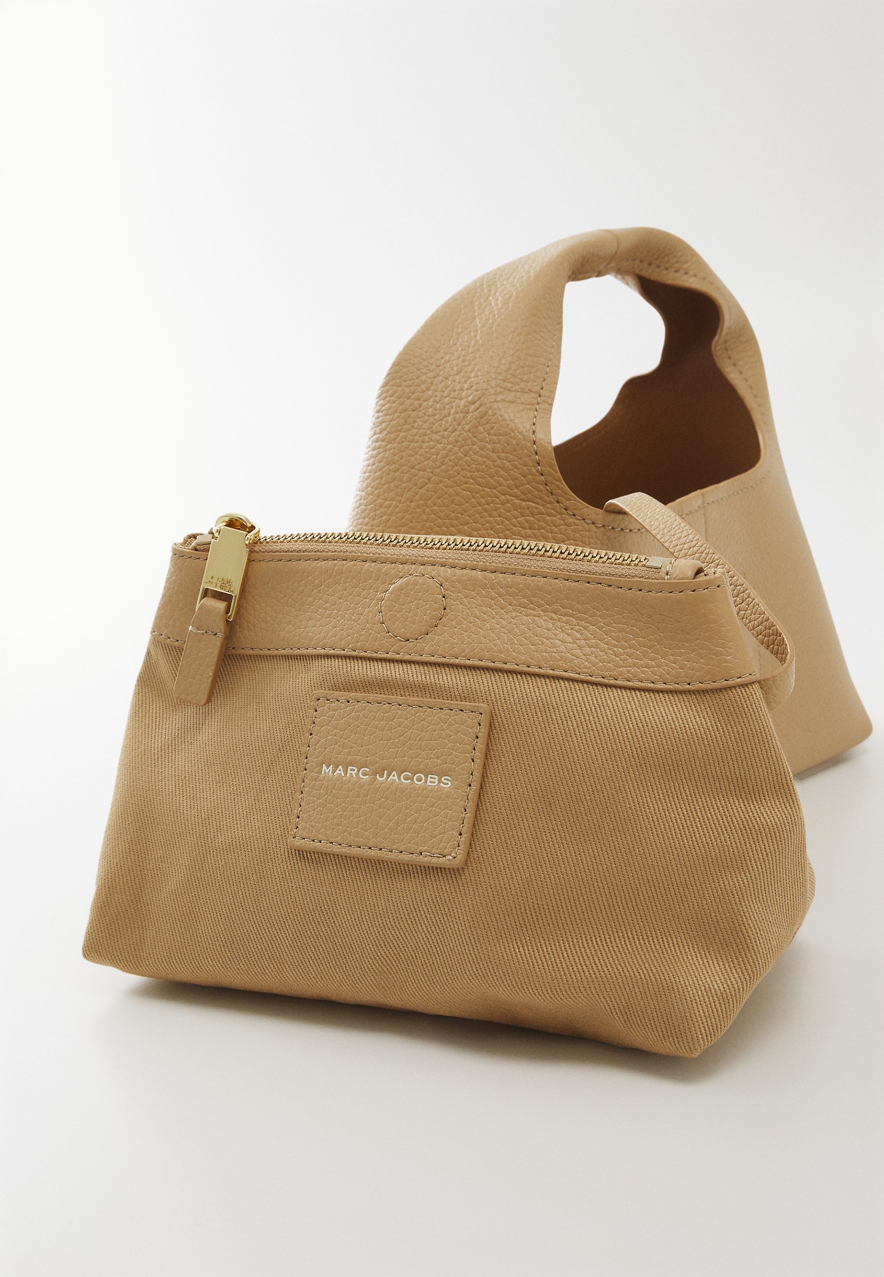 MARC JACOBS THE MINI SACK - Kabelka - camel