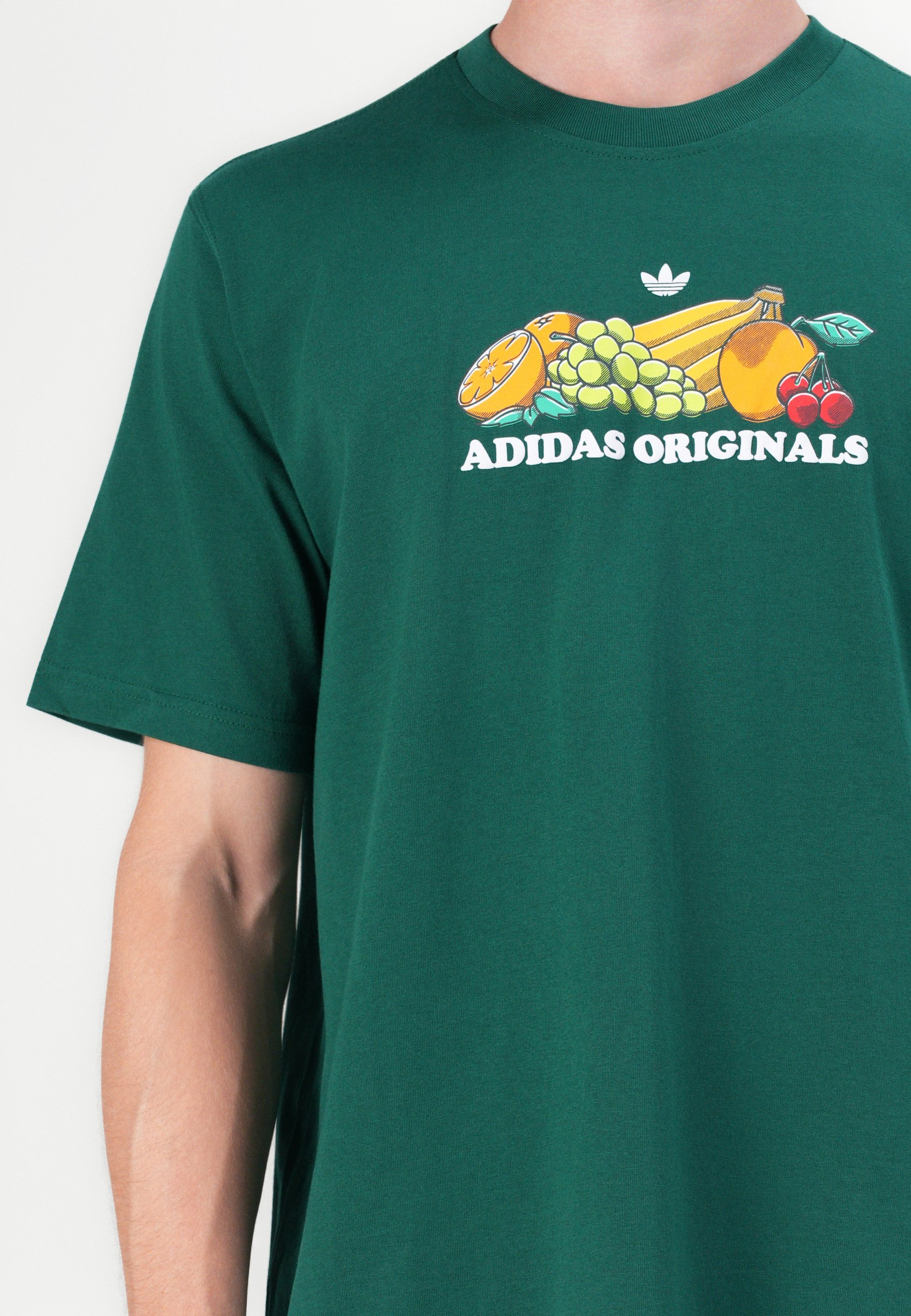 adidas Originals FRUIT SALAD UNISEX - T-shirt met print - universiteitsgroen