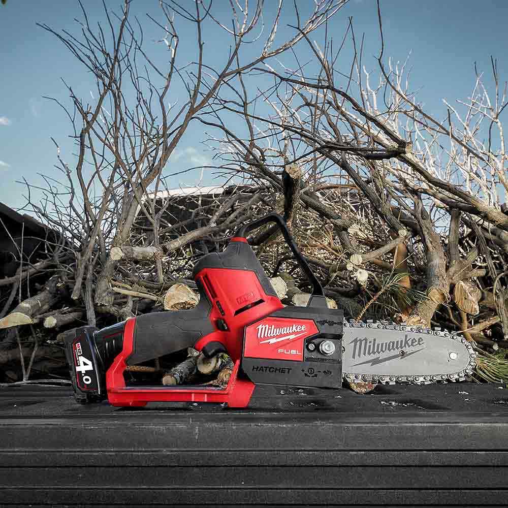 Serra de acabamento MILWAUKEE 12V FUEL™ HATCHET™ de 6