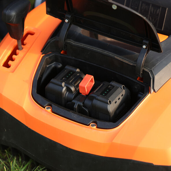 Escarificador sem fio, 2 x 20 V, inclui bateria e carregador.