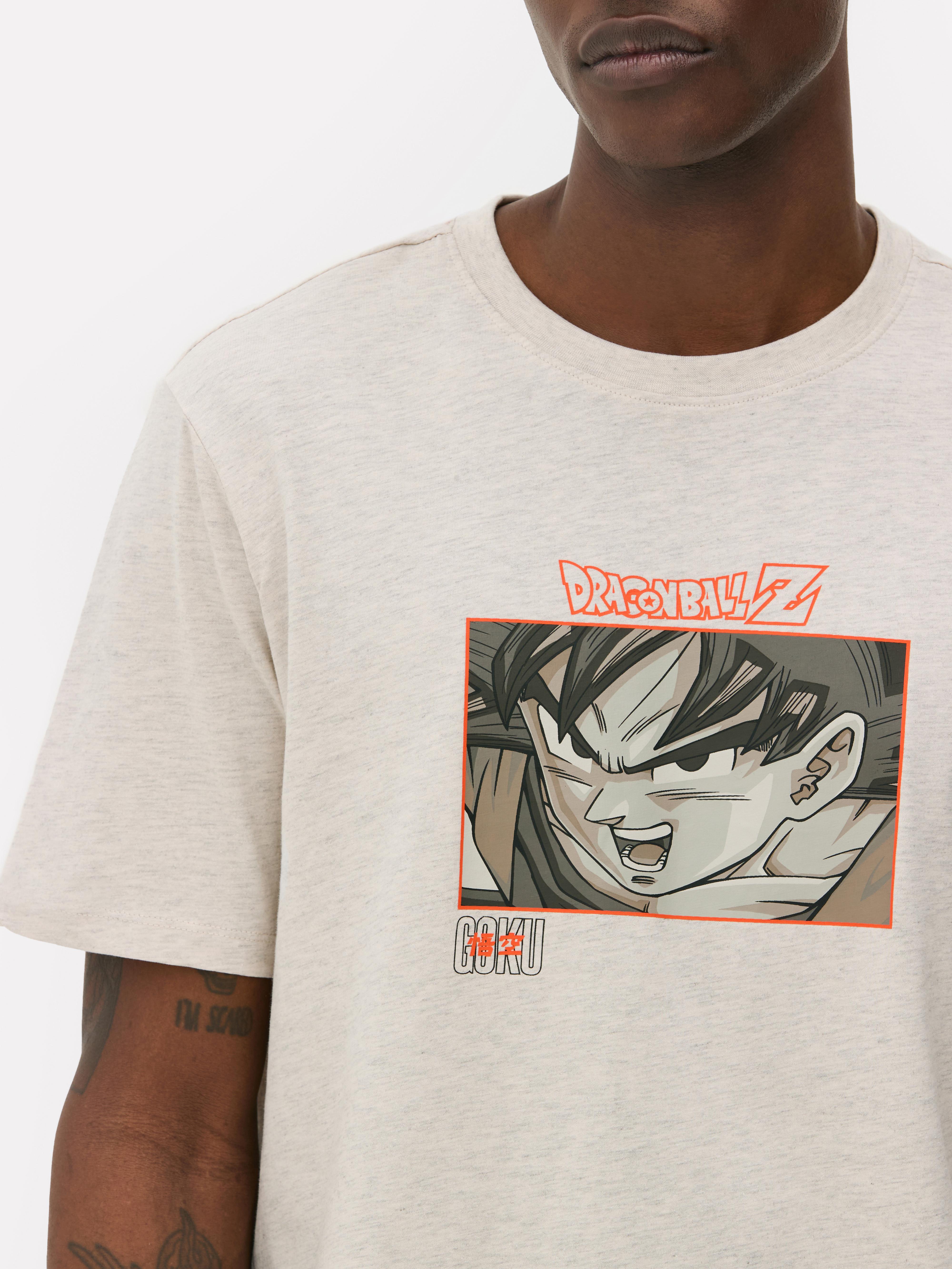 Tricou cu imprimeu Goku din Dragon Ball Z. Un tricou cu mânecă scurtă, cu o croială clasică și imprimeu Goku din Dragon Ball Z.