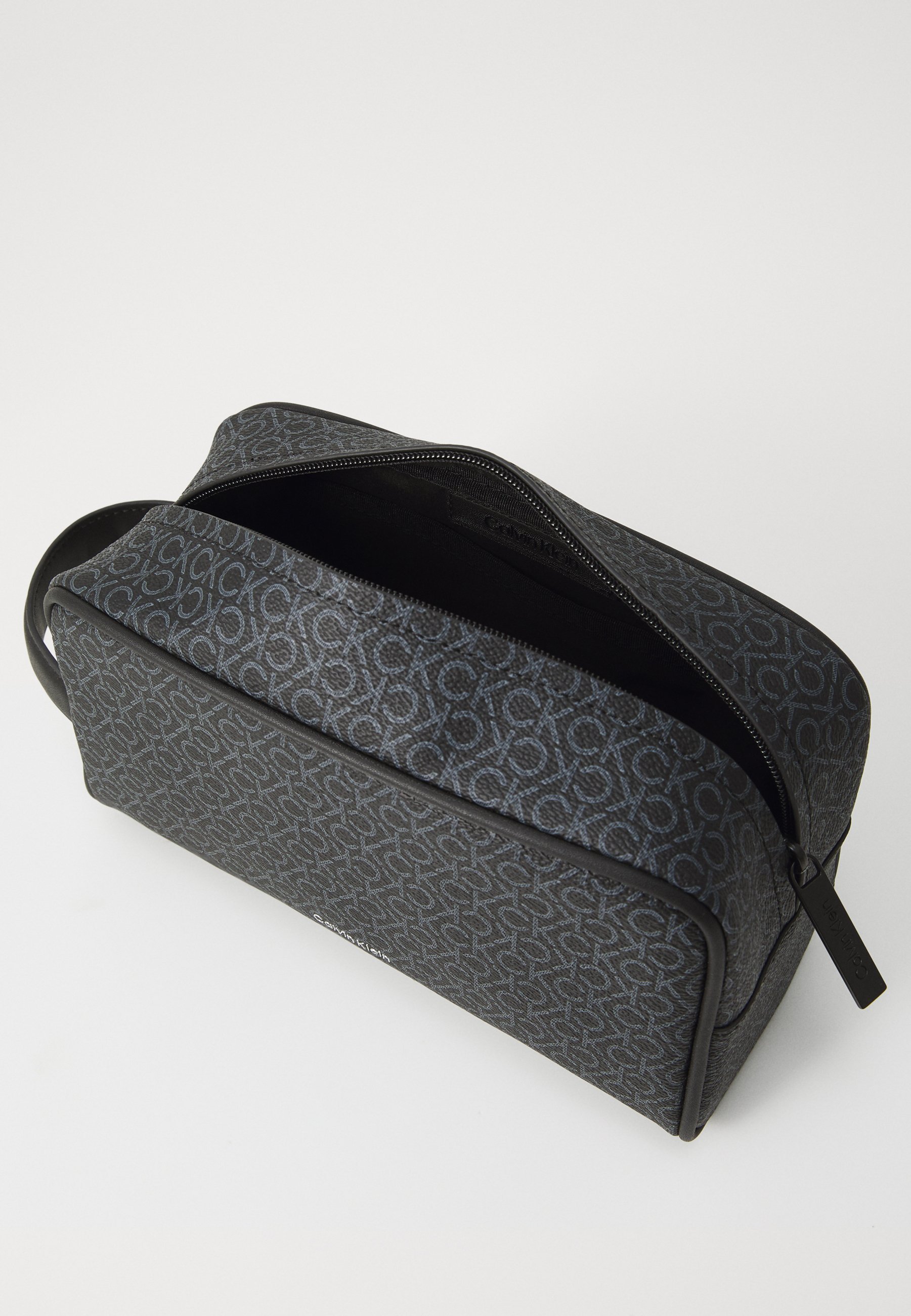 Calvin Klein MUST WASHBAG KIT - Kosmetická taška - black