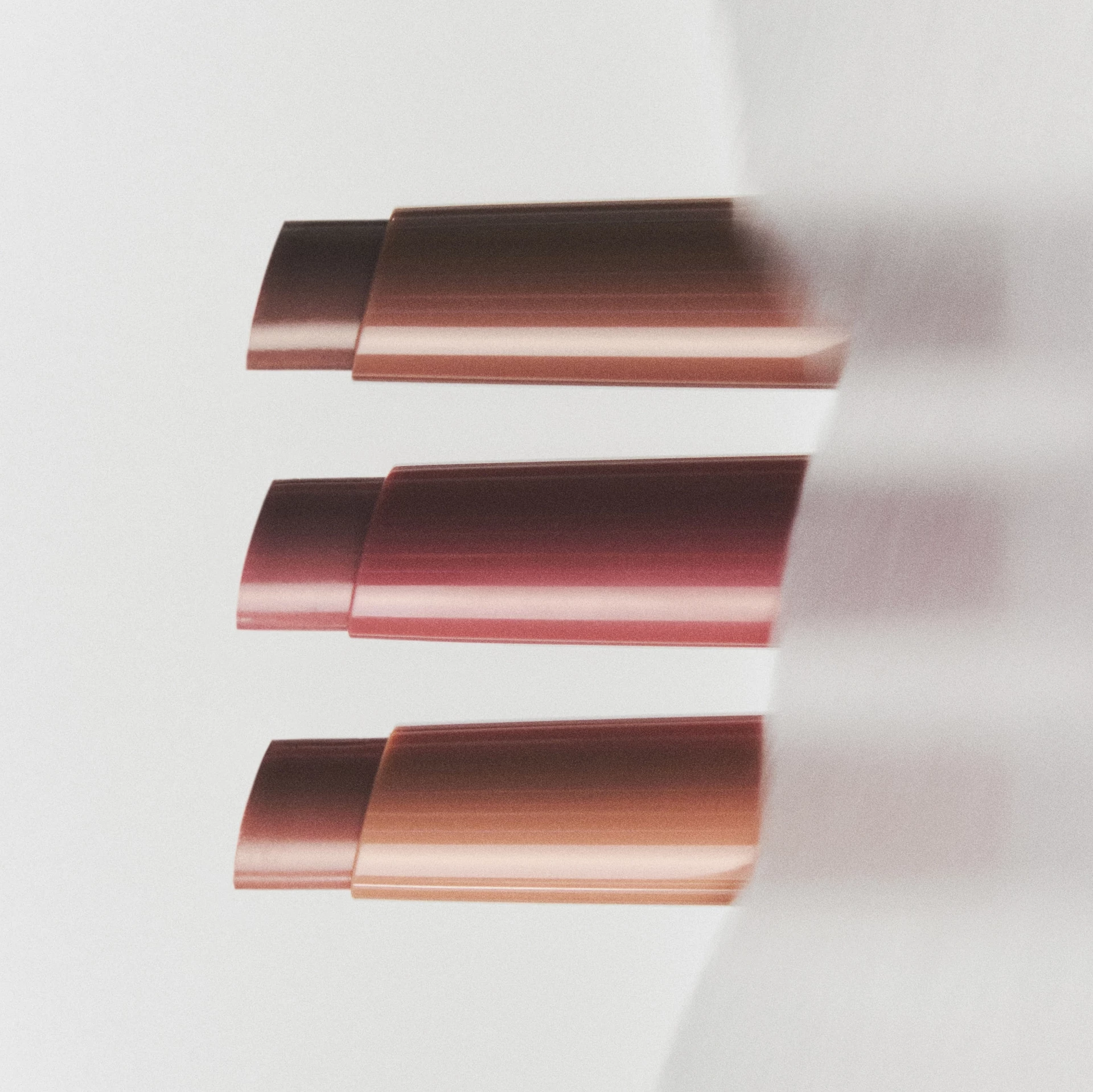 Balsam de unt colorat 338 Pink Me Up At 8 - Kylie By Kylie Jenner