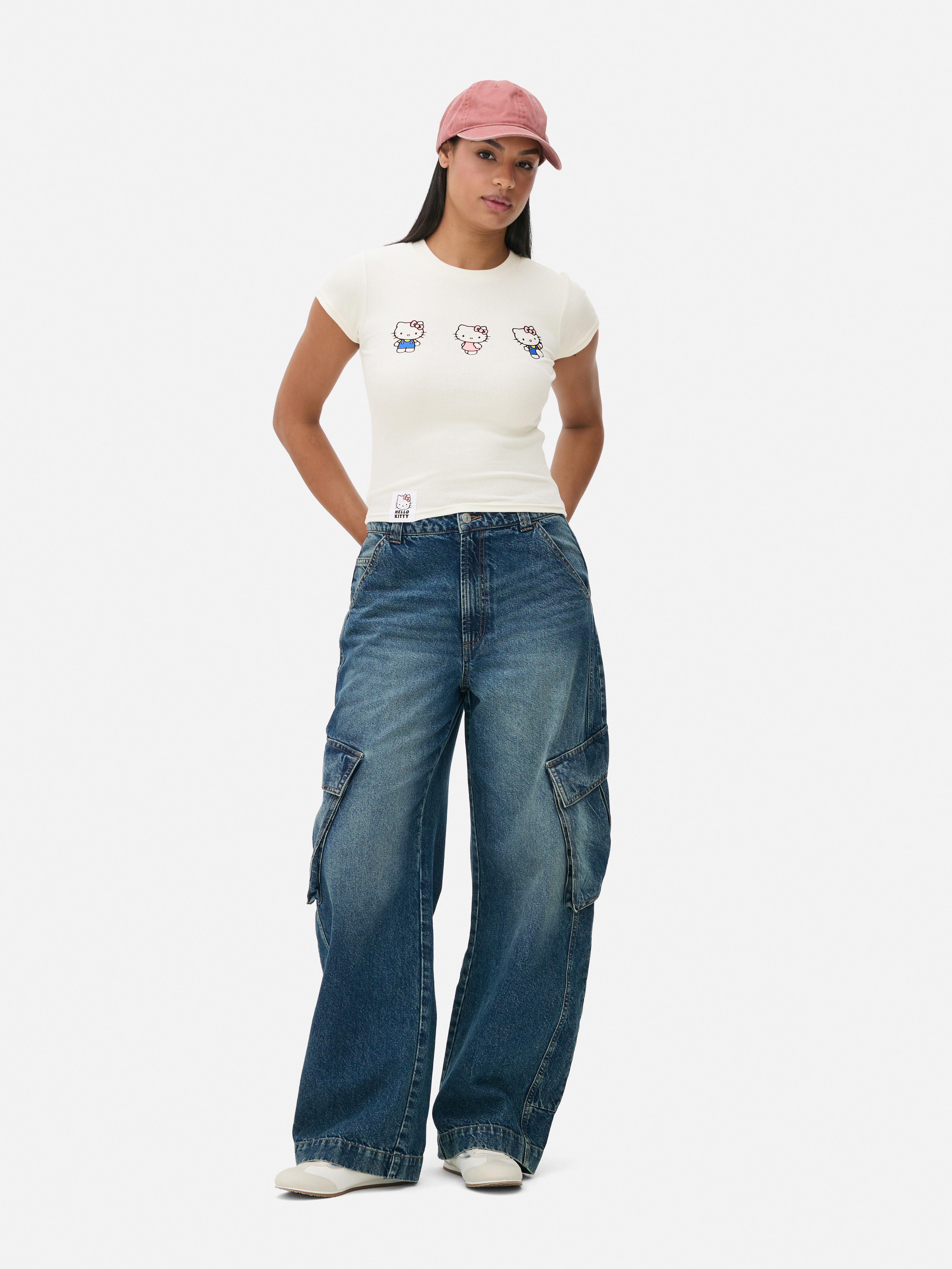 Tricou cu nervuri Hello Kitty Un tricou cu nervuri cu trei imagini cu Hello Kitty