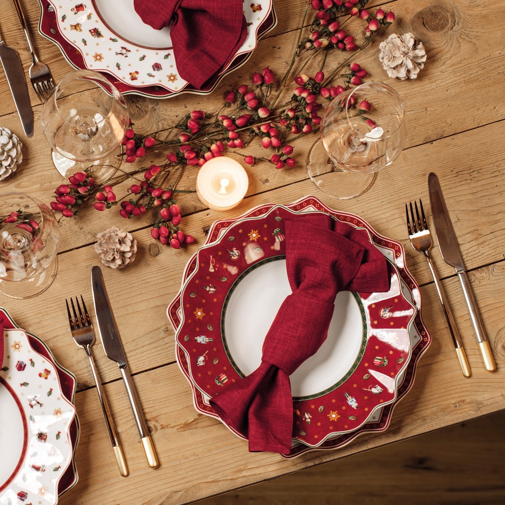 Вилерој и Бох тањир за вечеру „Toy's Delight“ (црвени) – 1 комад