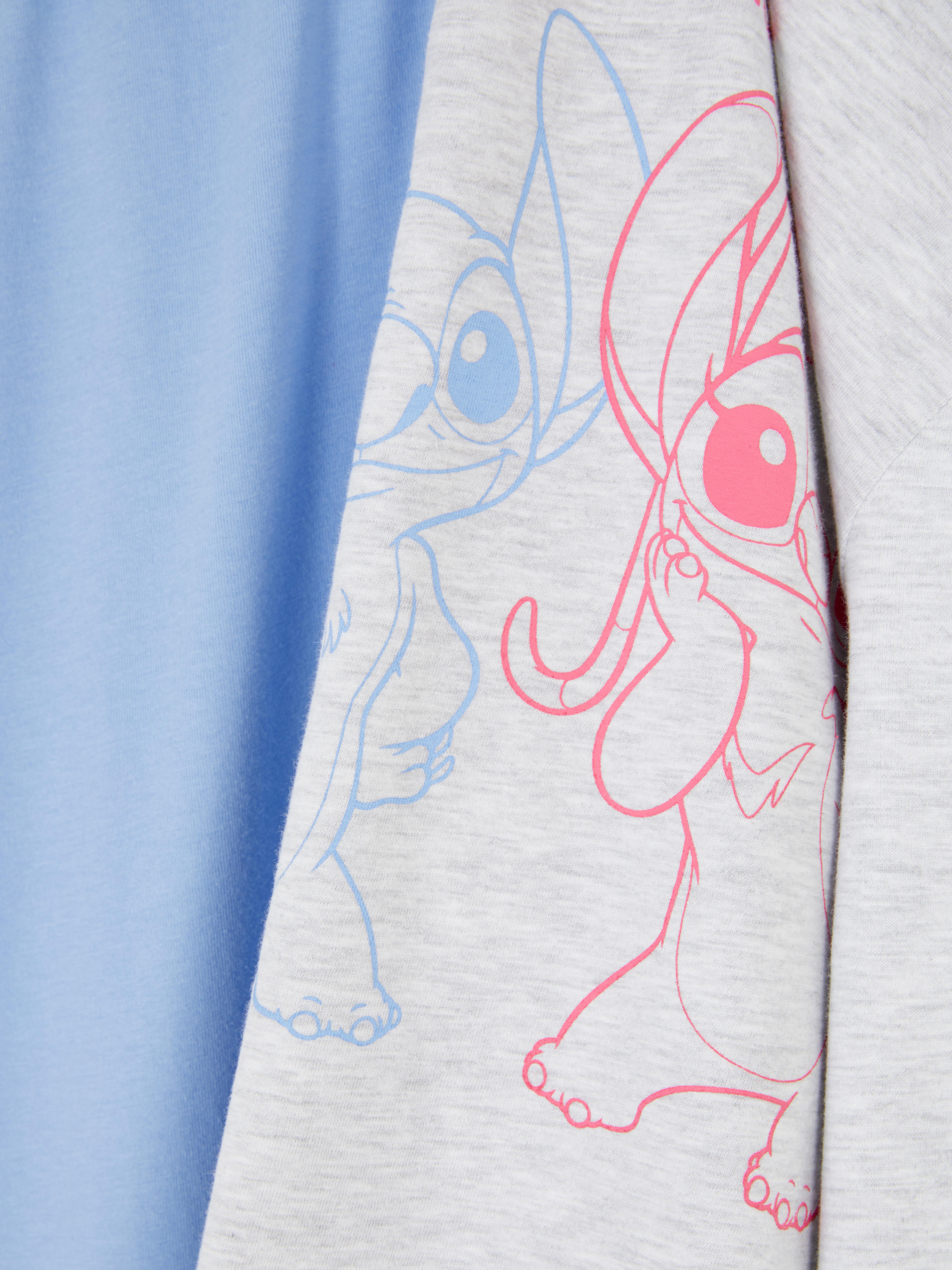 Pijamale cu mânecă lungă Disney Stitch Un set de pijamale Disney din două piese, cu un top cu mânecă lungă și pantaloni asortați