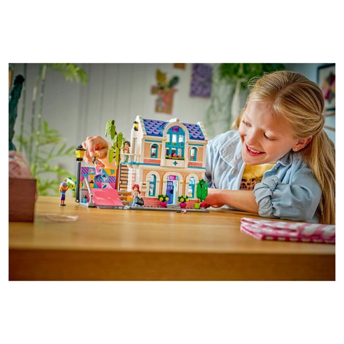LEGO Friends 42687 Liann's Family House - Building Toy for Ages 7+ - Gift