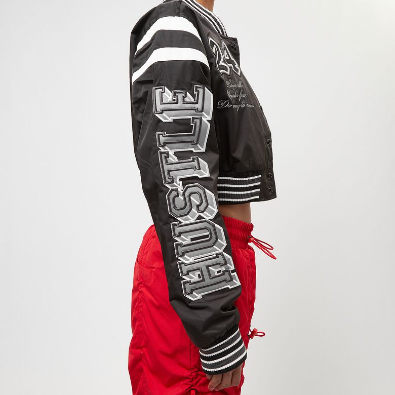 Chaqueta corta estilo universitario