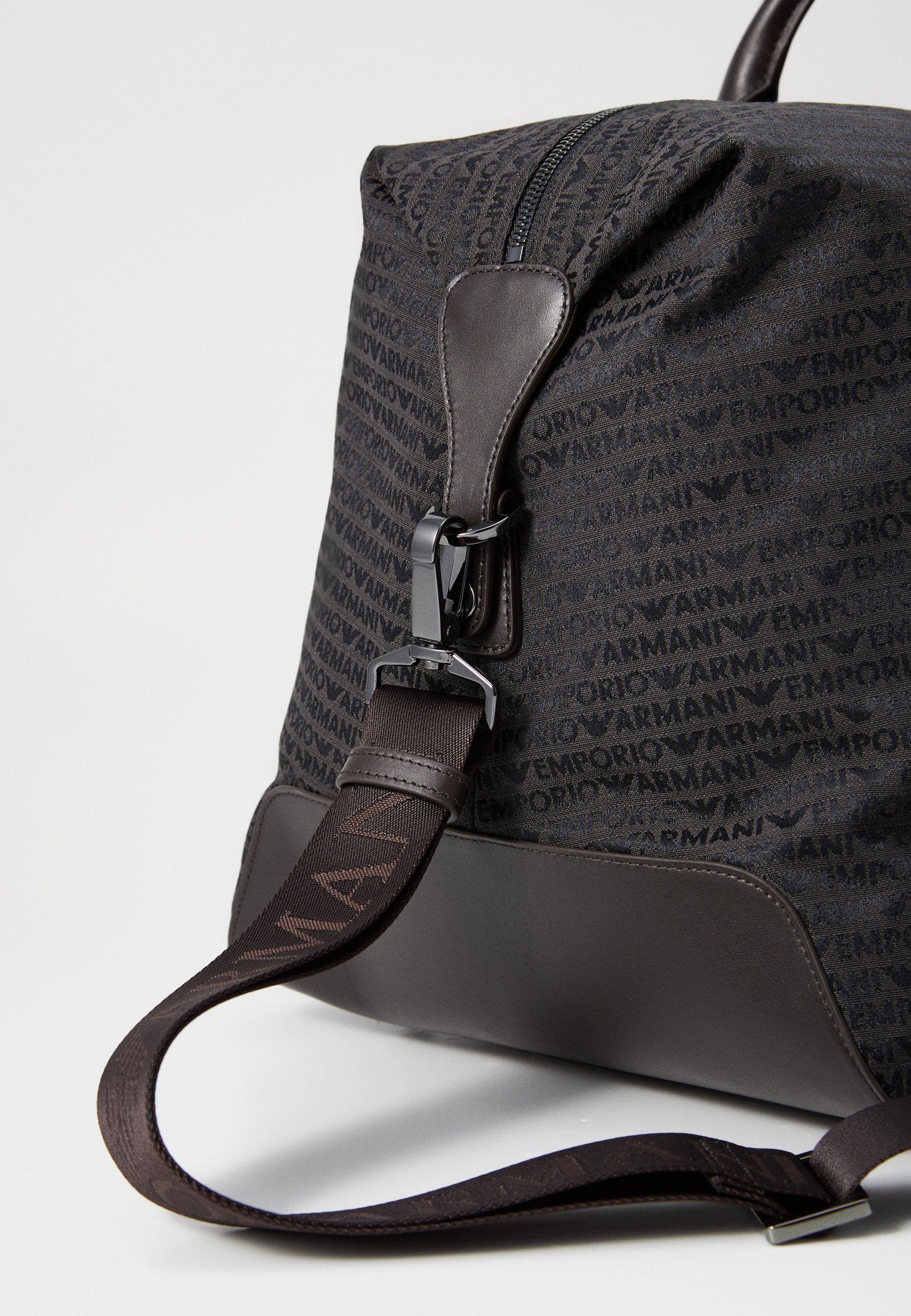 Emporio Armani Reizen