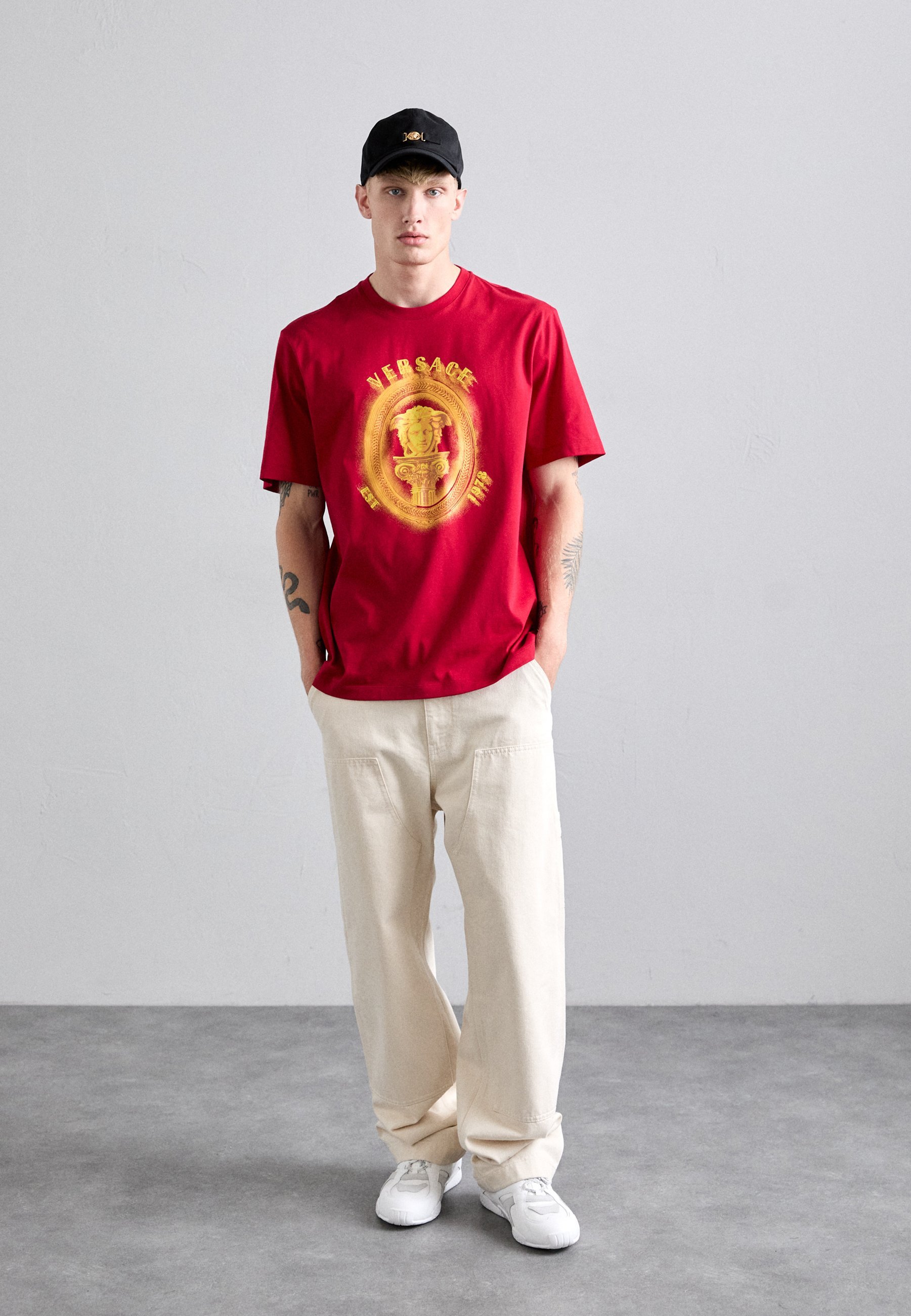 Versace MEDUSA FRAME CREST - T-shirt stampata - rosso rossetto