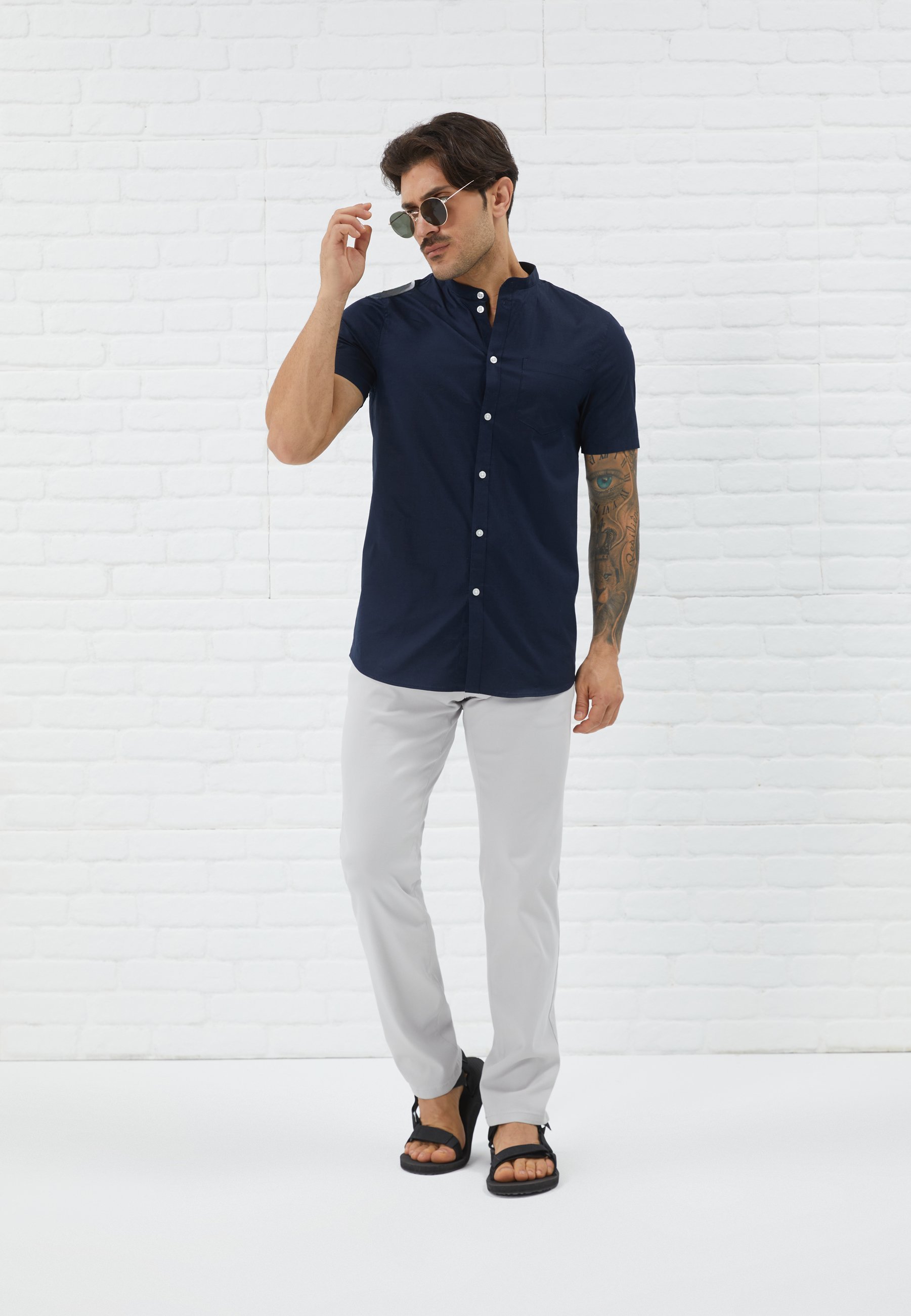 Pier One MUSCLE FIT - Särk - tumesinine