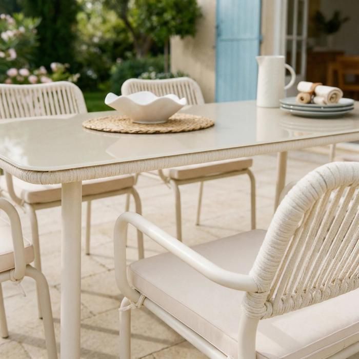 Mesa de jardín VOLONTE color beige con 6 sillas para 6 personas, tablero de cristal templado y estructura de aluminio.