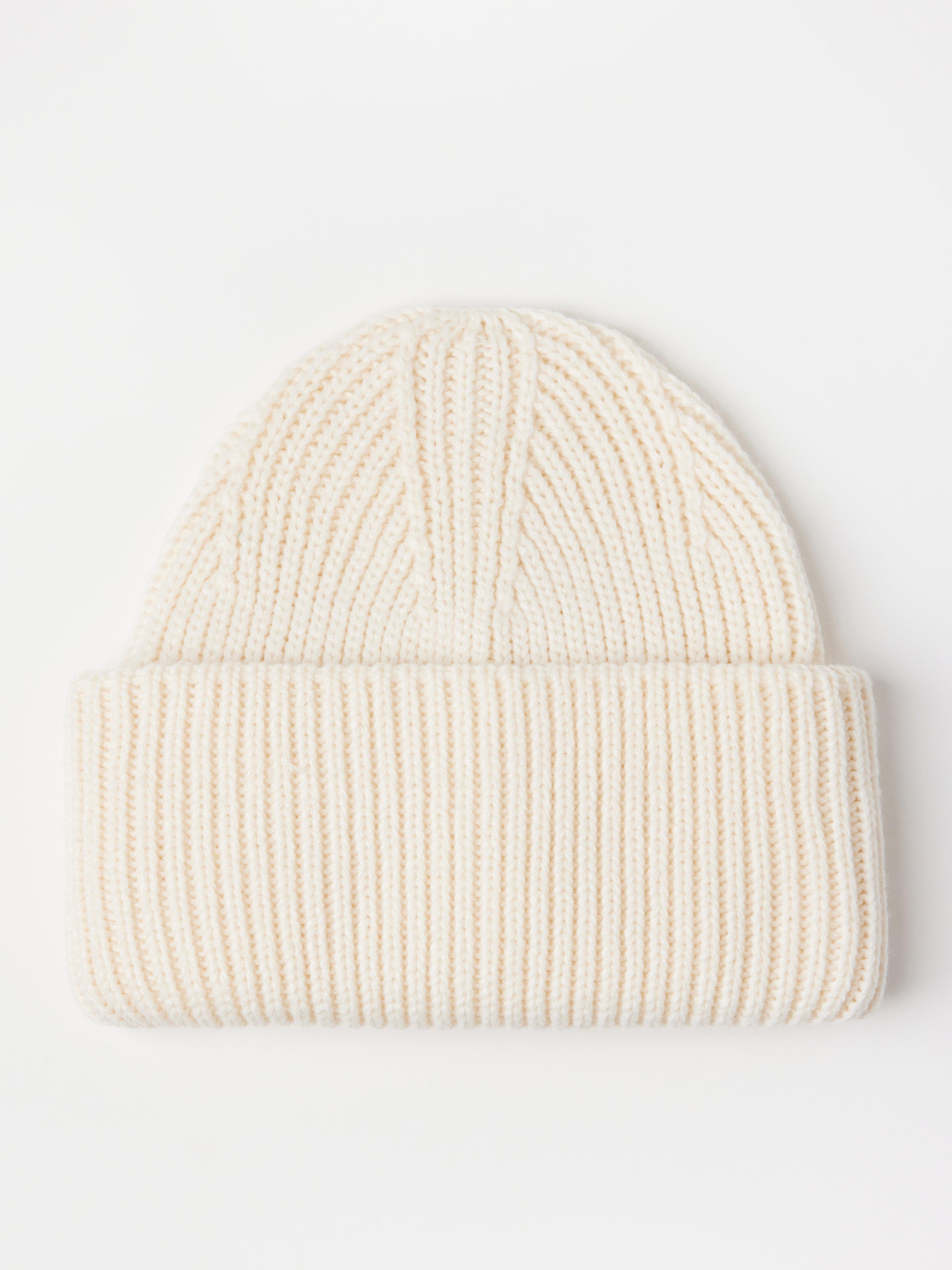 Bonnet tricoté blanc cassé