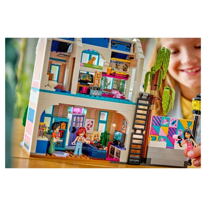 LEGO Friends 42687 Liann's Family House - Building Toy for Ages 7+ - Gift