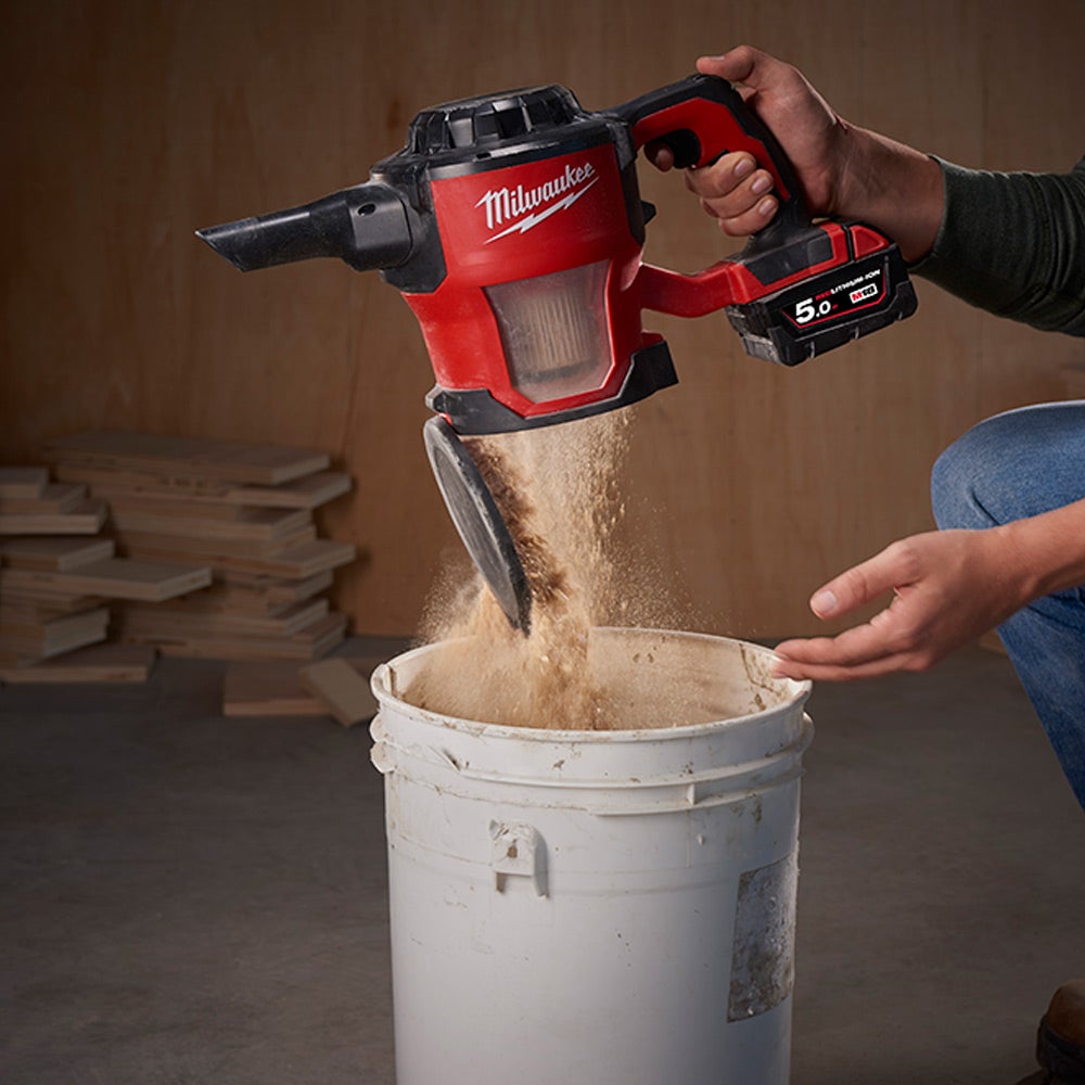 Aspirador de pó MILWAUKEE 18V com acessórios M18CV-0