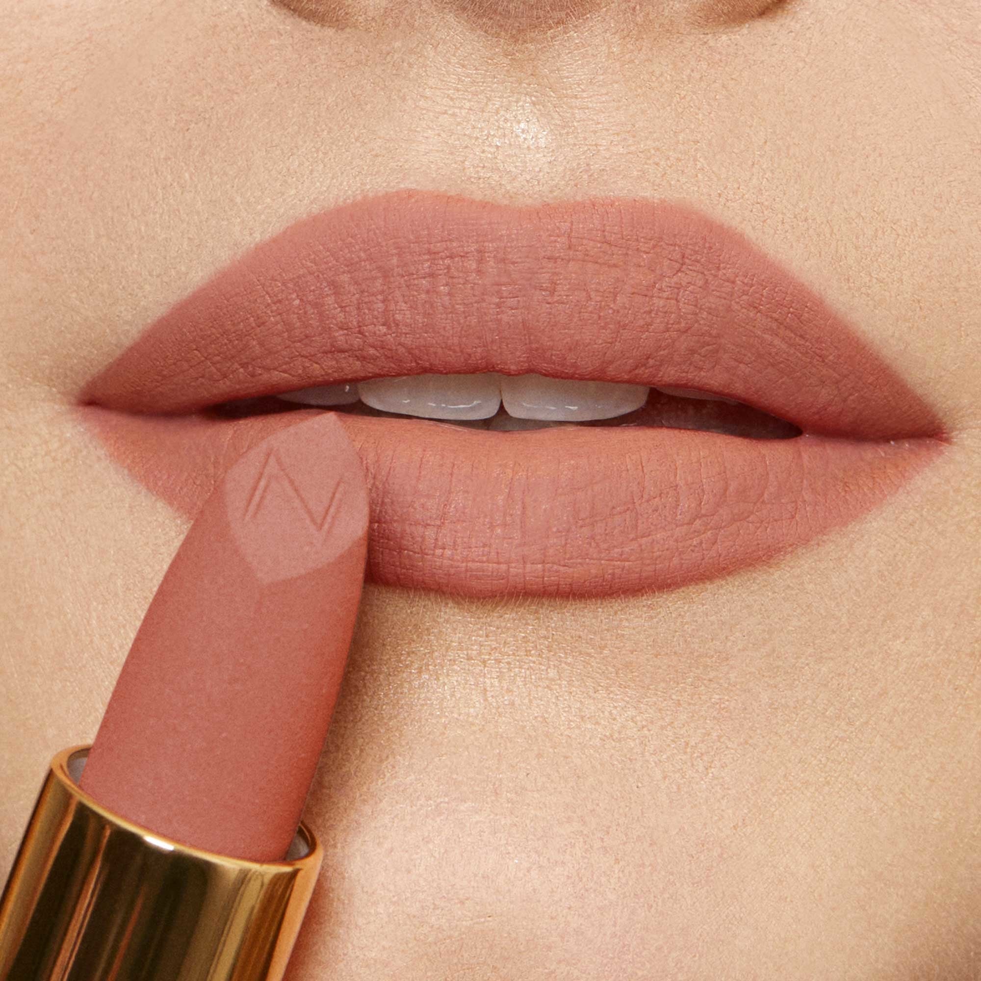 Labbra Matte Pleasure Lipstick - Rossetto mat, Rossetto