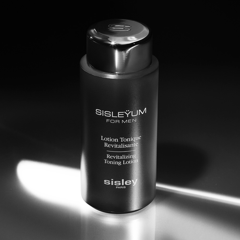 Sisley Sisleÿum veido losjonas vyrams – atgaivinantis ir stangrinamasis losjonas – 150 ml
