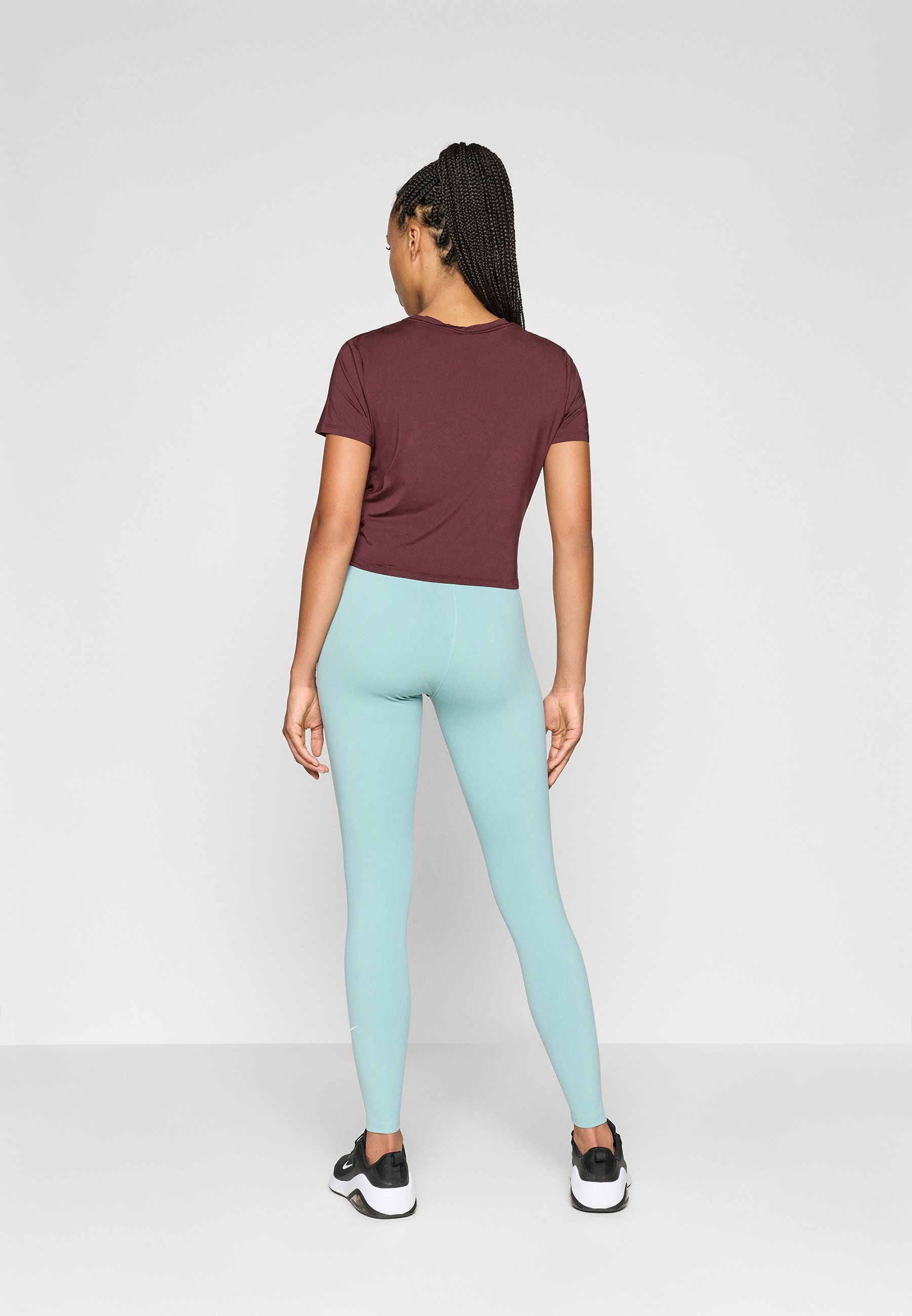 Nike Performance retuusid - suurtükid/valged