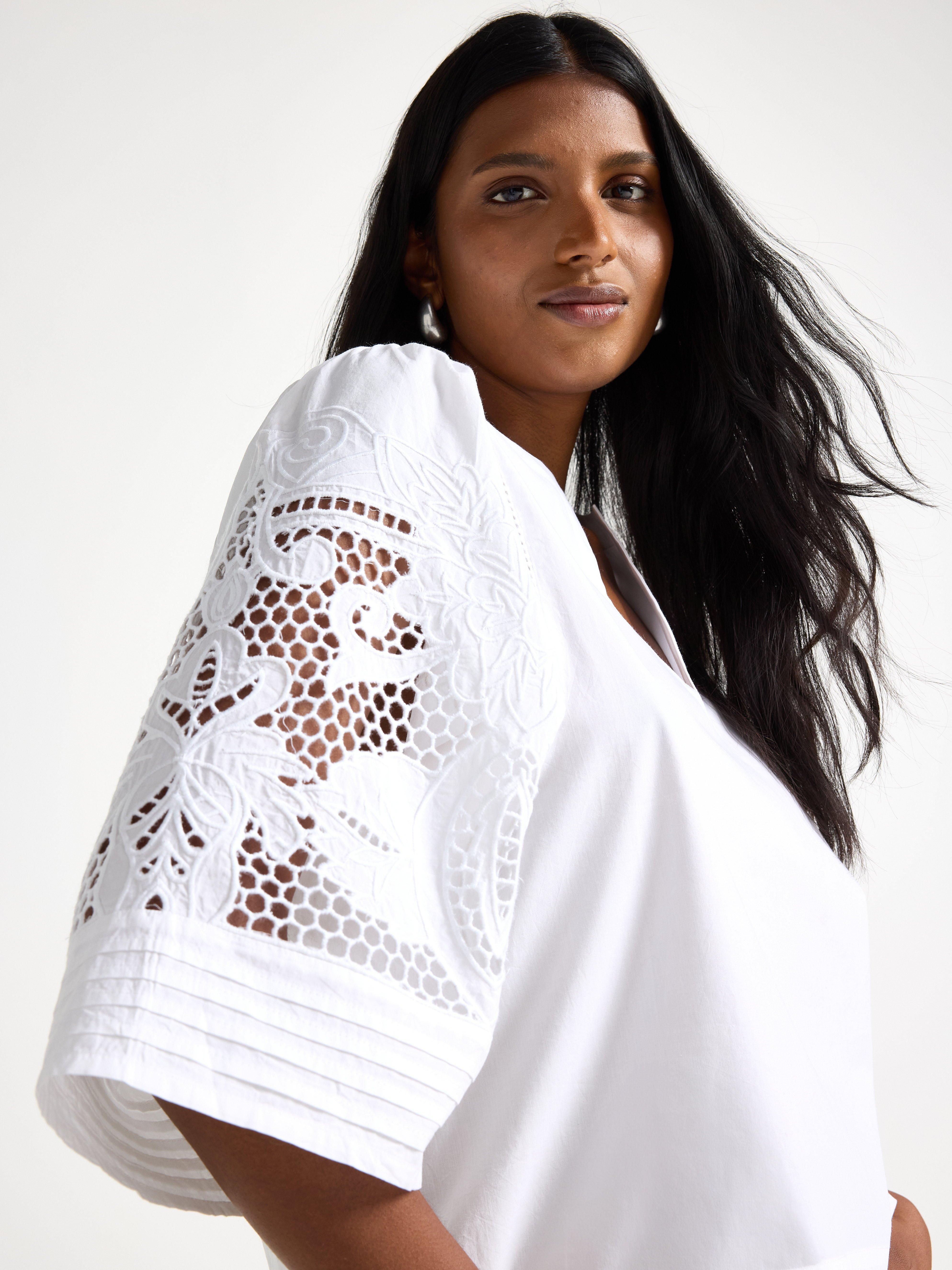 Bluse med broderi Hvit