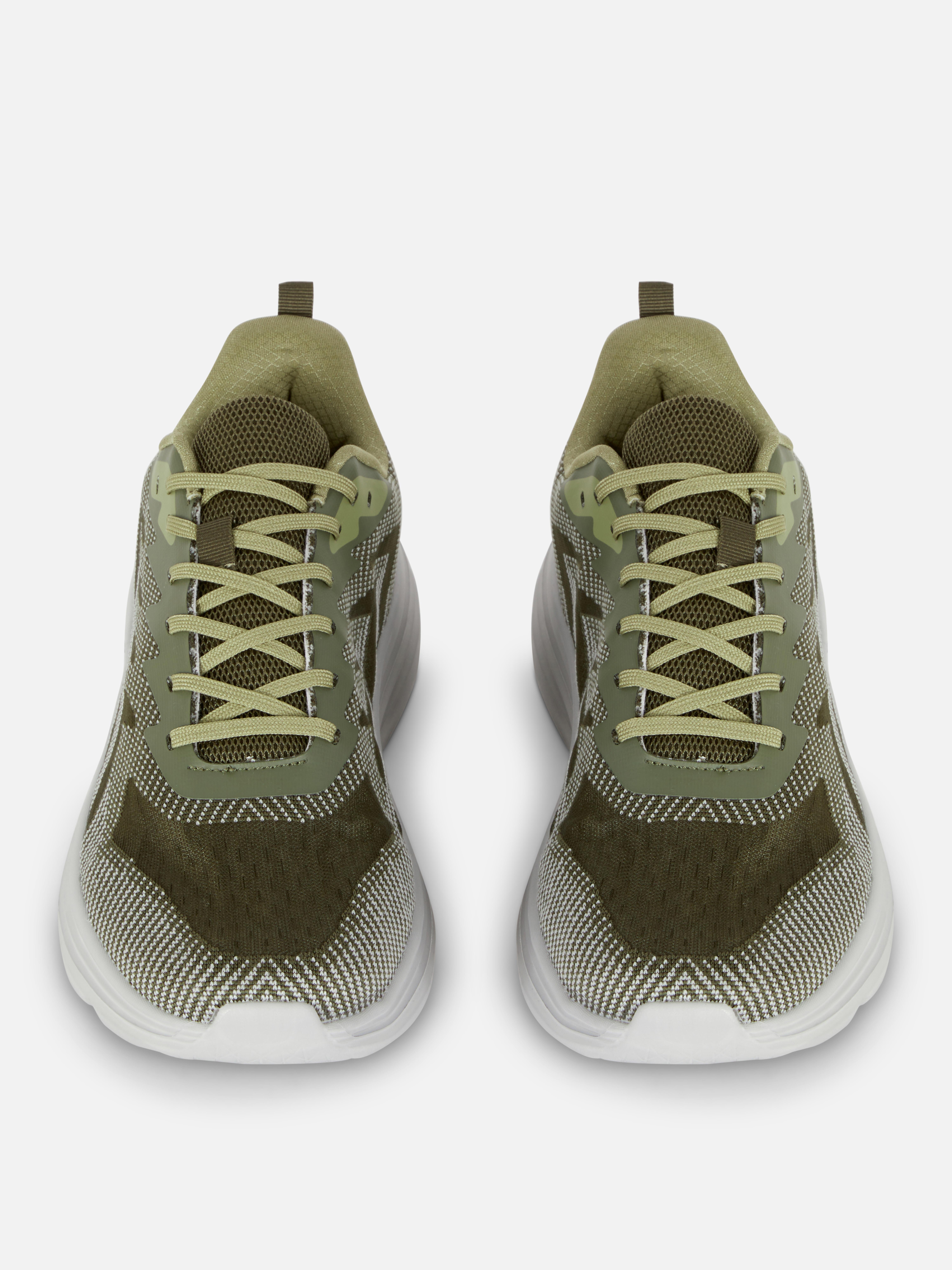 Sneakers con suola in schiuma Sneakers sportive stringate con suola flessibile in schiuma