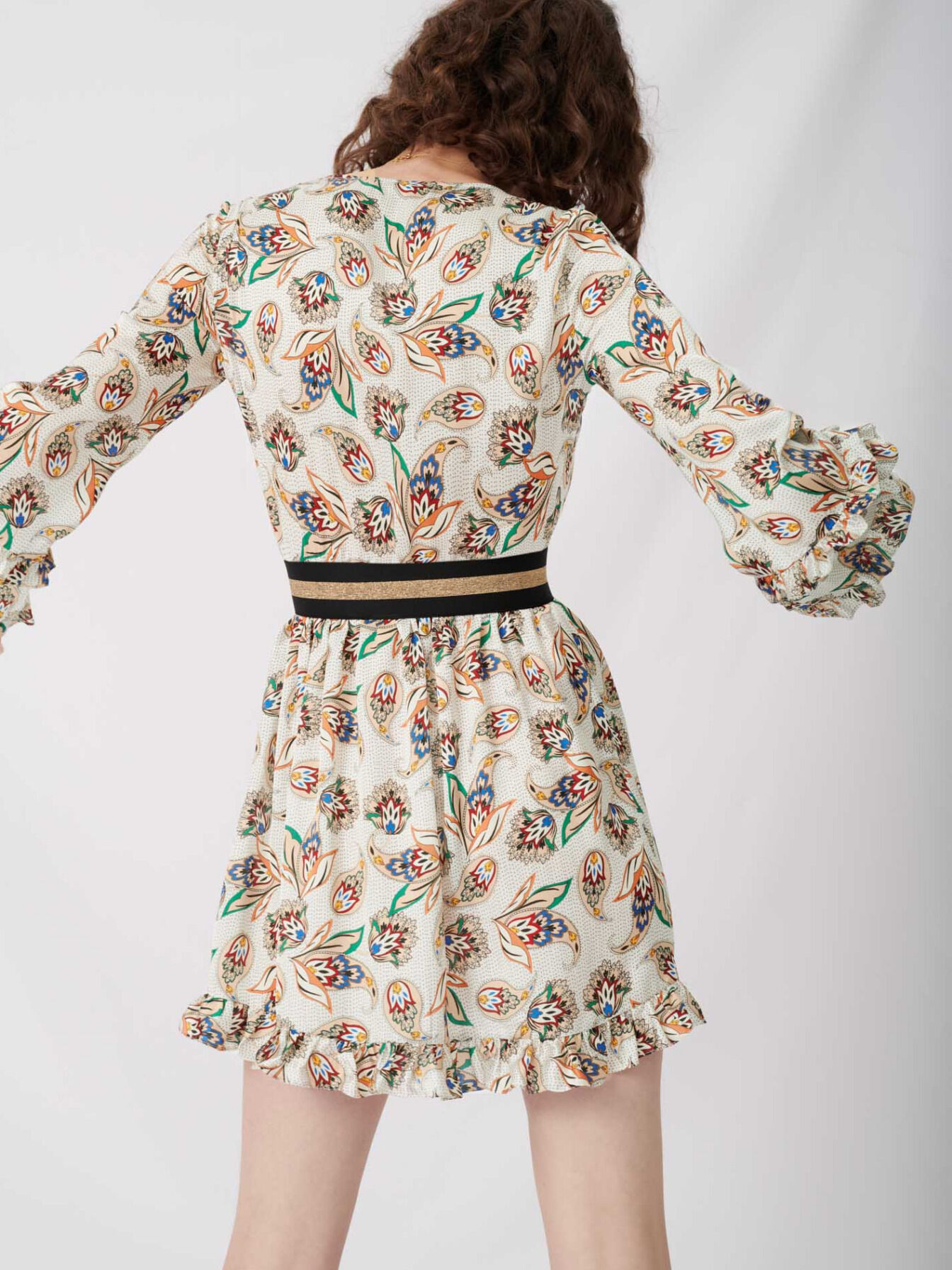 Rochie ecru cu volane din satin și imprimeu paisley