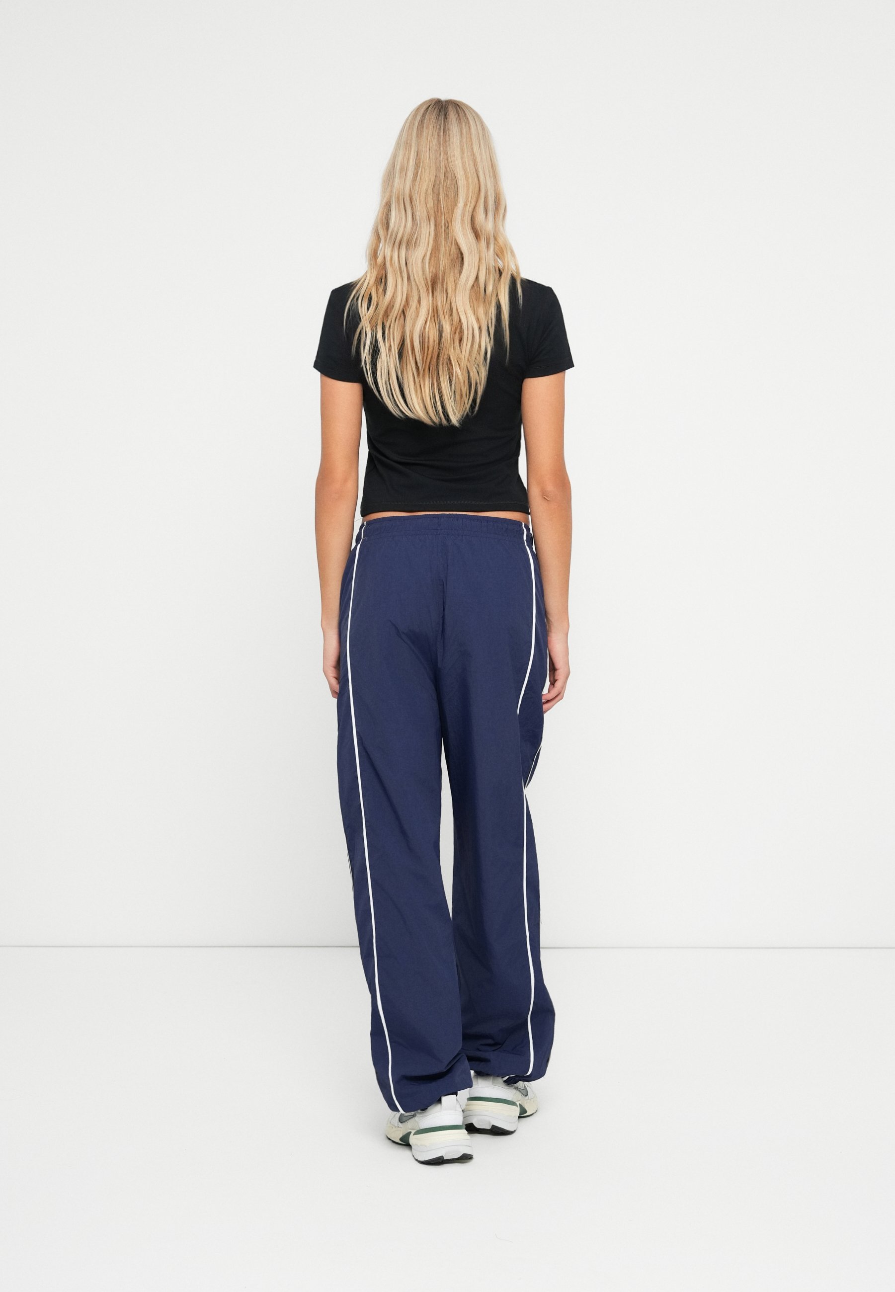 Teplákové nohavice Nike Sportswear