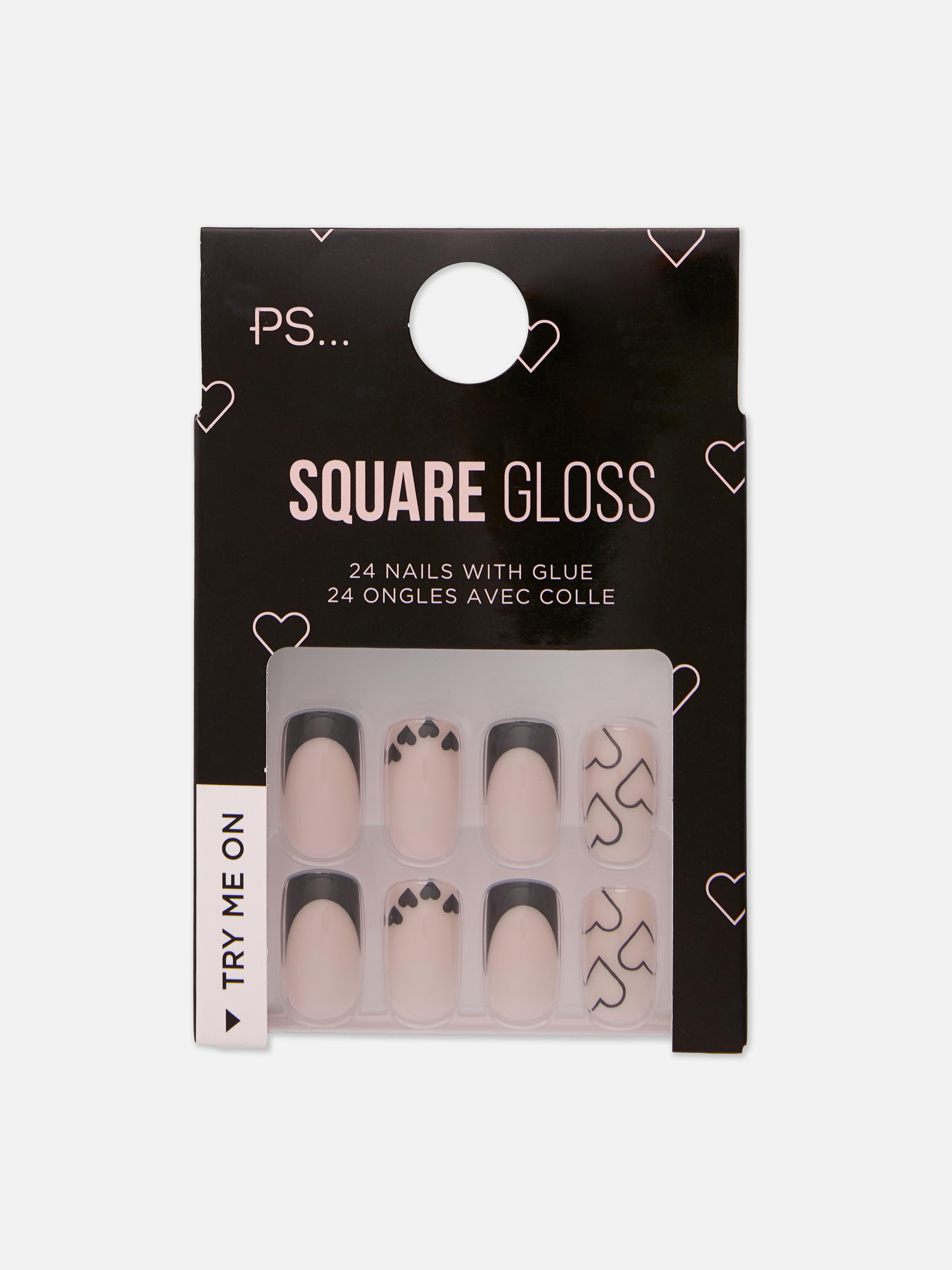 PS... Quadratische, glänzende künstliche Fingernägel mit Herzmotiven. Glänzende, quadratische Fingernägel mit kontrastierenden Spitzen und Herzmotiven.