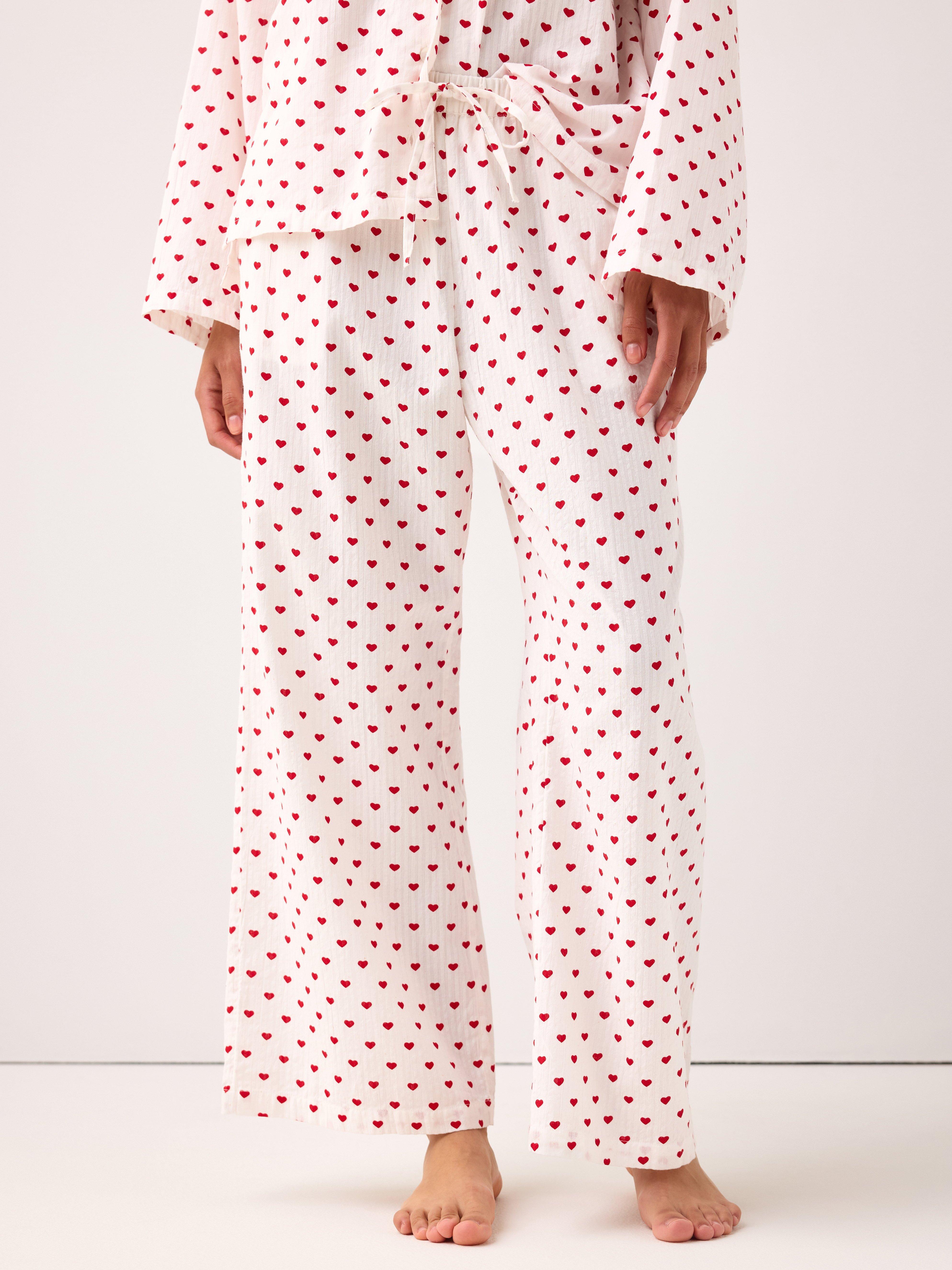 Calças de pijama em ondas de riacho