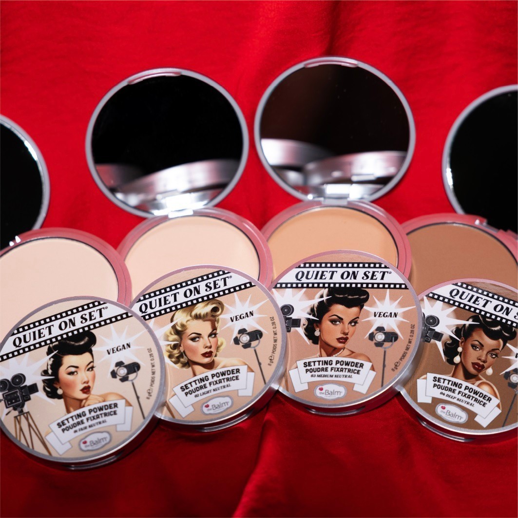 „theBalm“ makiažo rinkinys, fiksuojanti pudra „Quiet on Set 03 Medium Neutral“ – 9,06 g