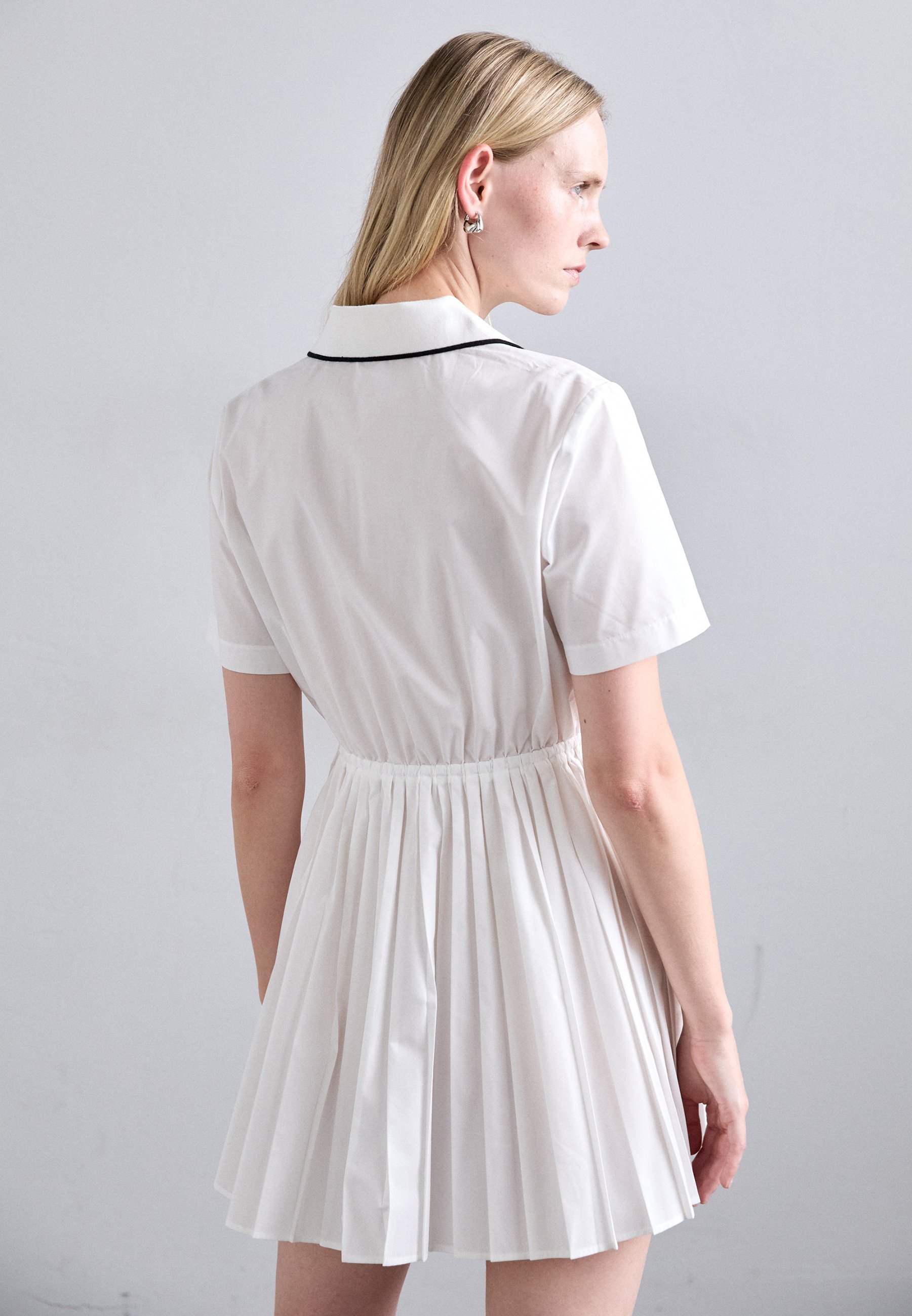Maje RIPLITANIS - Hemdblusenkleid - blanc