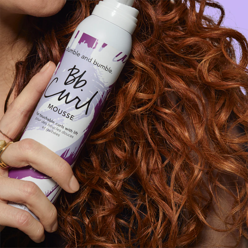 Mousse modeladora Bumble and bumble Bb. Curl para cabelos cacheados e ondulados.