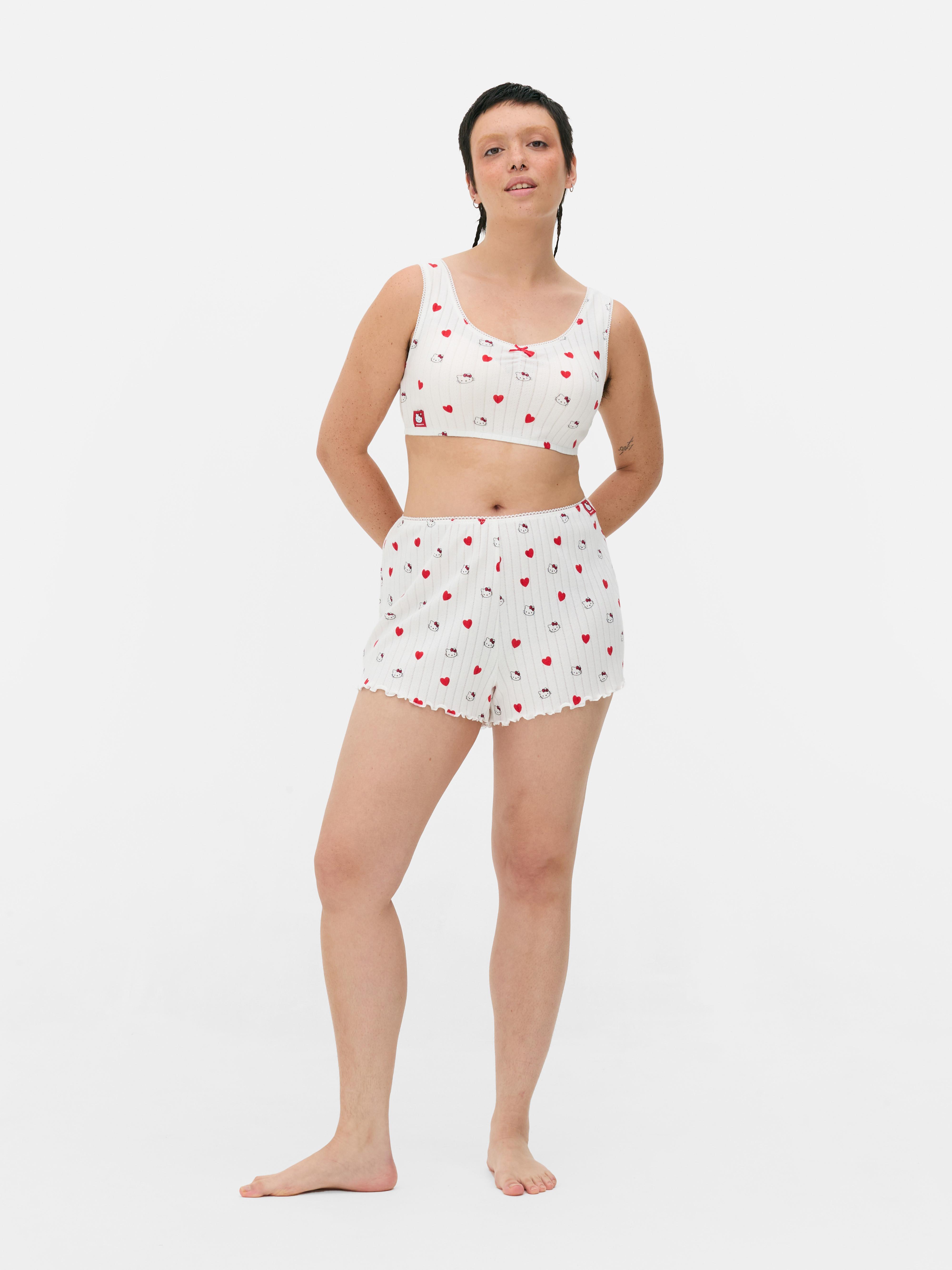 Hello Kitty Pyjamaoberteil mit Lochmuster Ein Hello Kitty Pyjamaoberteil mit U-Ausschnitt und kurzem Saum