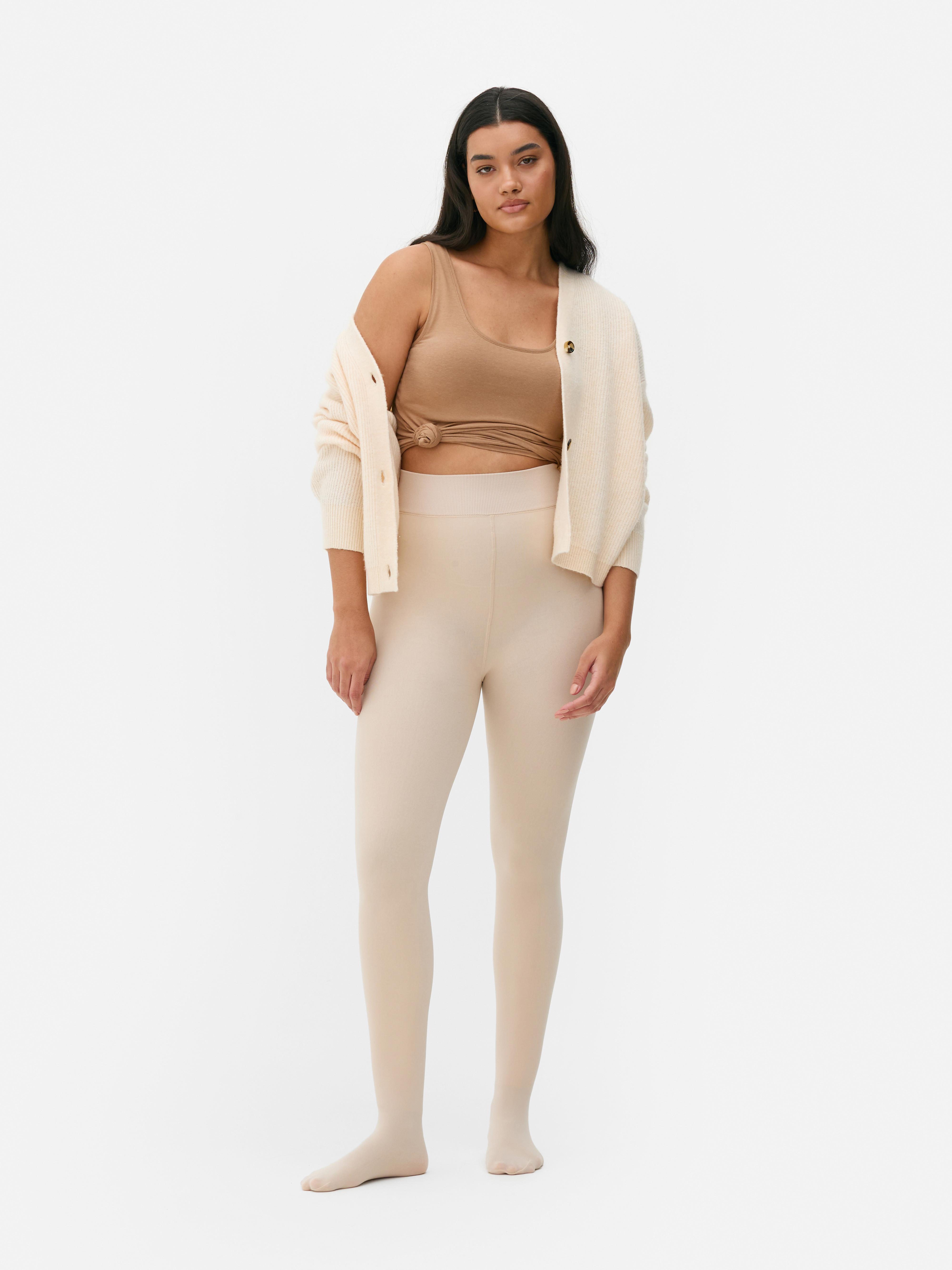 Samtplüschstrumpfhose. Diese Winterstrumpfhose hat ein samtplüschiges Futter für zusätzliche Wärme.