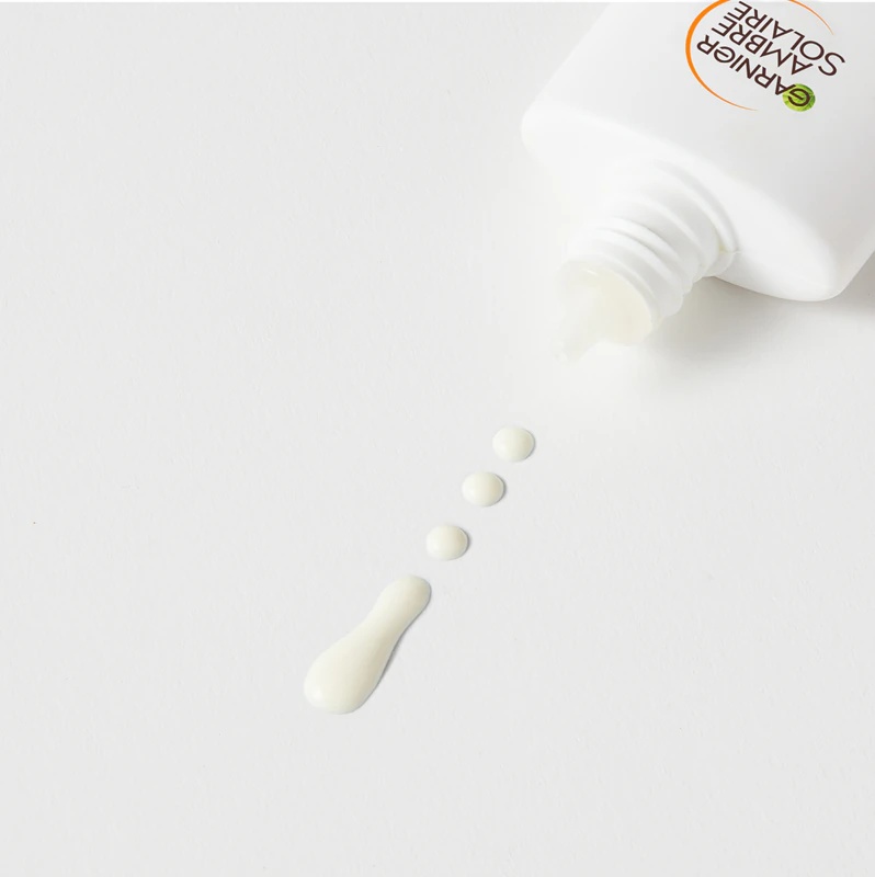 Garnier Ambre Solaire Super UV hialurono rūgšties lengvas apsauginis skystis su drėkinamuoju poveikiu