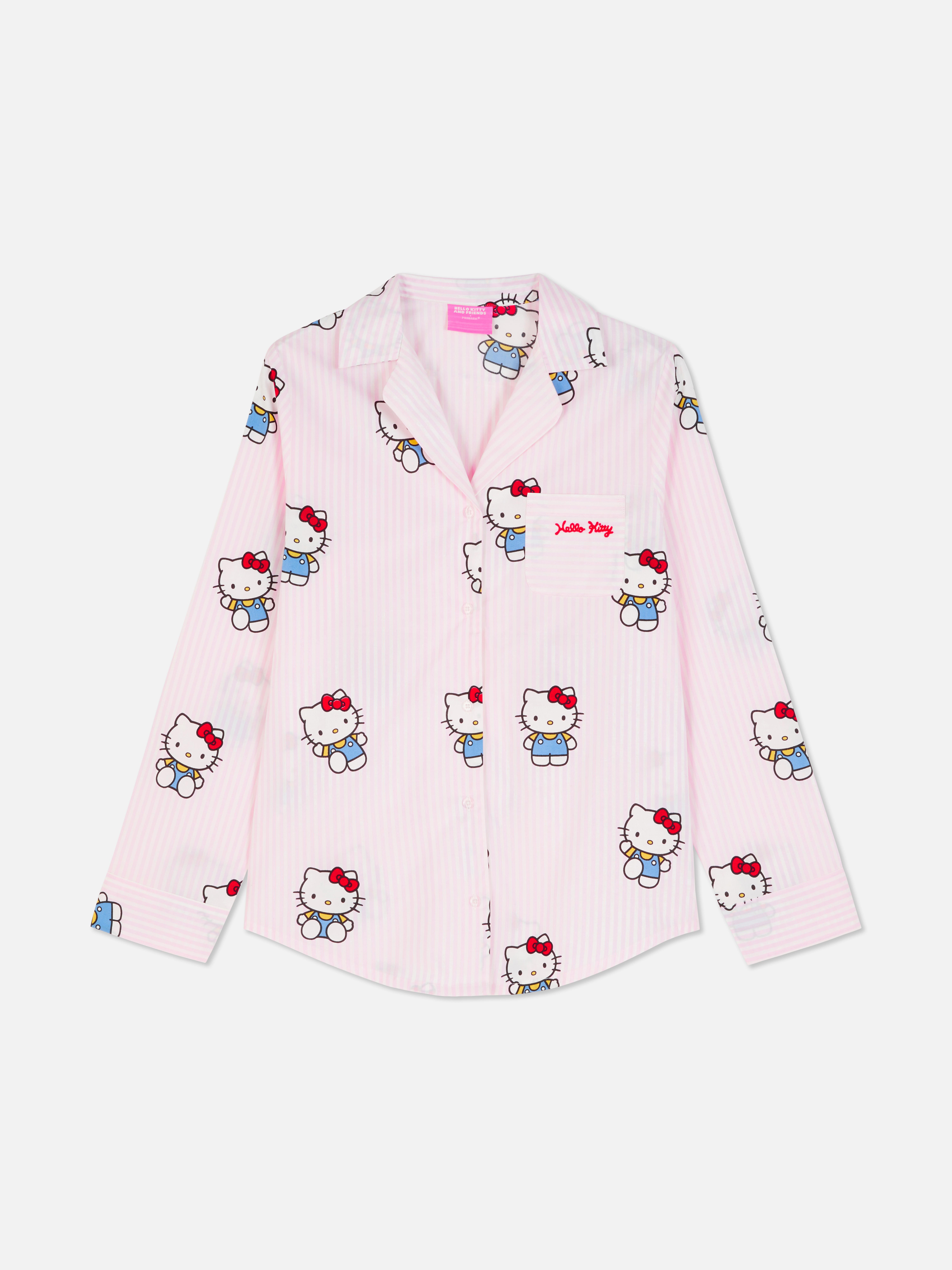Tricou de pijama cu dungi Hello Kitty. Un tricou de pijama cu Cinnamoroll și Kitty White în rolurile principale.