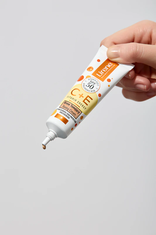Creme facial Lirene Vitamin Energy C+E para uniformizar o tom da pele.