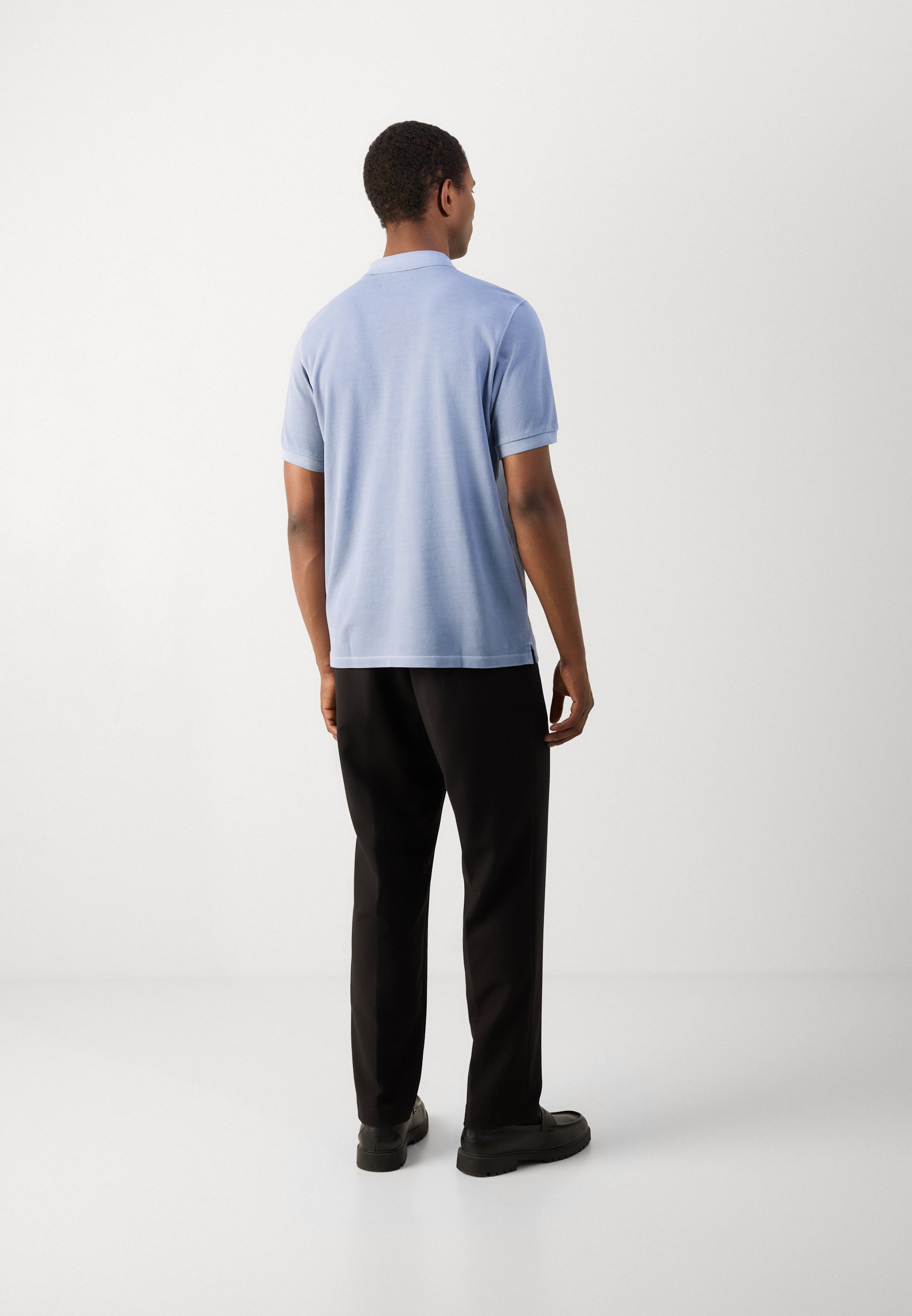 Polo Marc O'Polo con spacchi sull'orlo e ricamo - meltwater